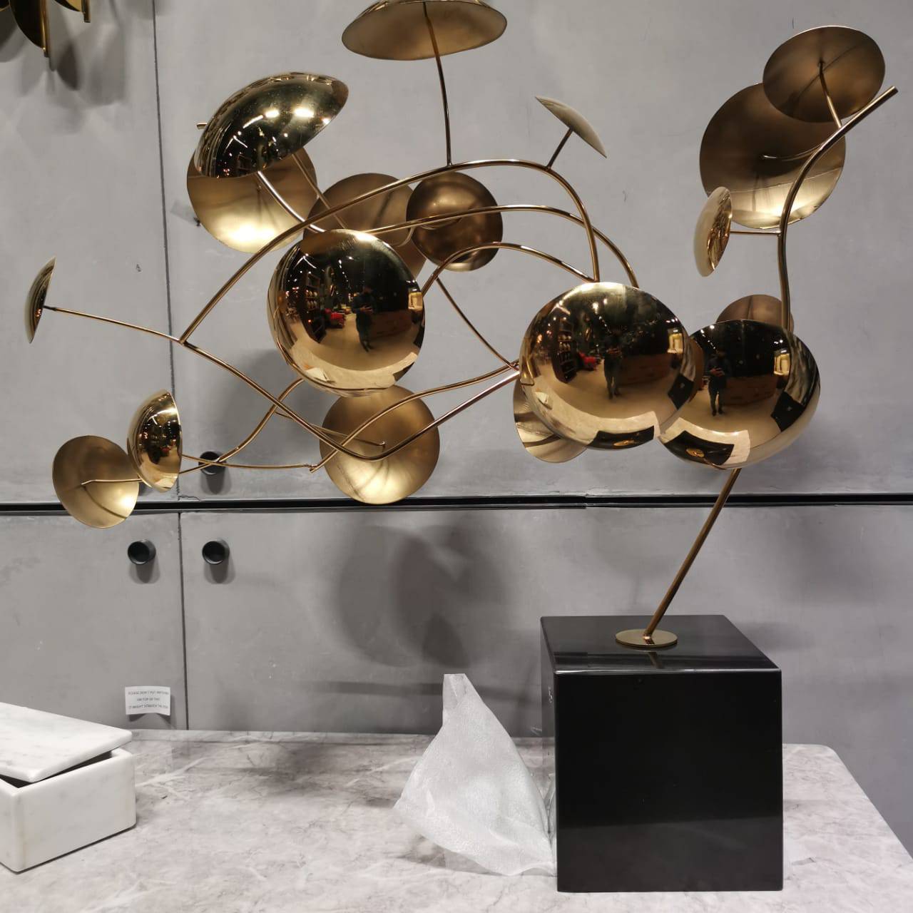 As Is - Handcrafted Stainless Steel Table Artwork  B0010035/B00100-G -  DISPLAY ITEM - ebarza Furniture UAE | Shop Modern Furniture in Abu Dhabi & Dubai - مفروشات ايبازرا في الامارات | تسوق اثاث عصري وديكورات مميزة في دبي وابوظبي