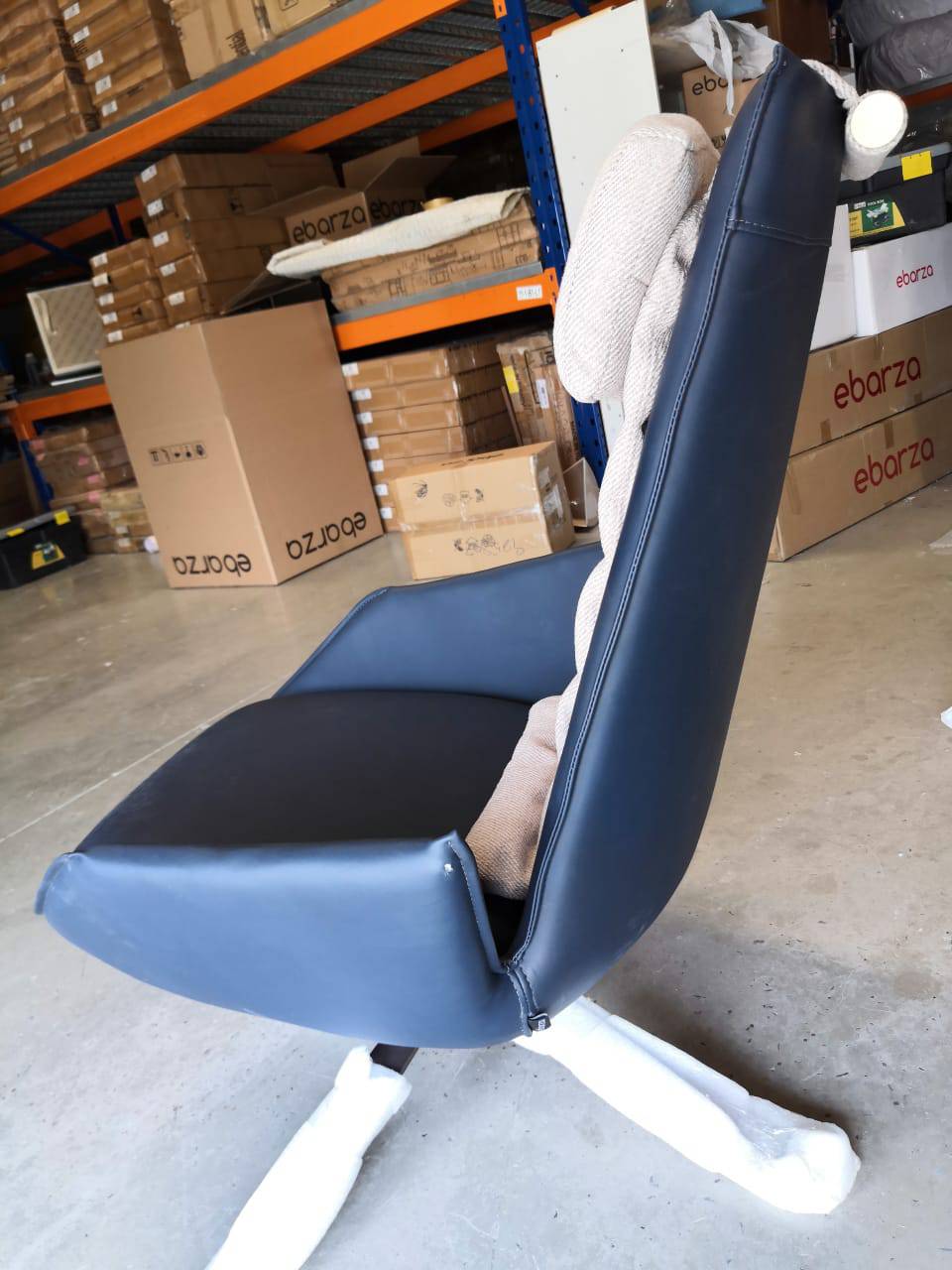 As Is Severo Lounge Chair Lc045-Blue -  USED ITEM | كرسي صالة سيفيرو - ebarza Furniture UAE | Shop Modern Furniture in Abu Dhabi & Dubai - مفروشات ايبازرا في الامارات | تسوق اثاث عصري وديكورات مميزة في دبي وابوظبي