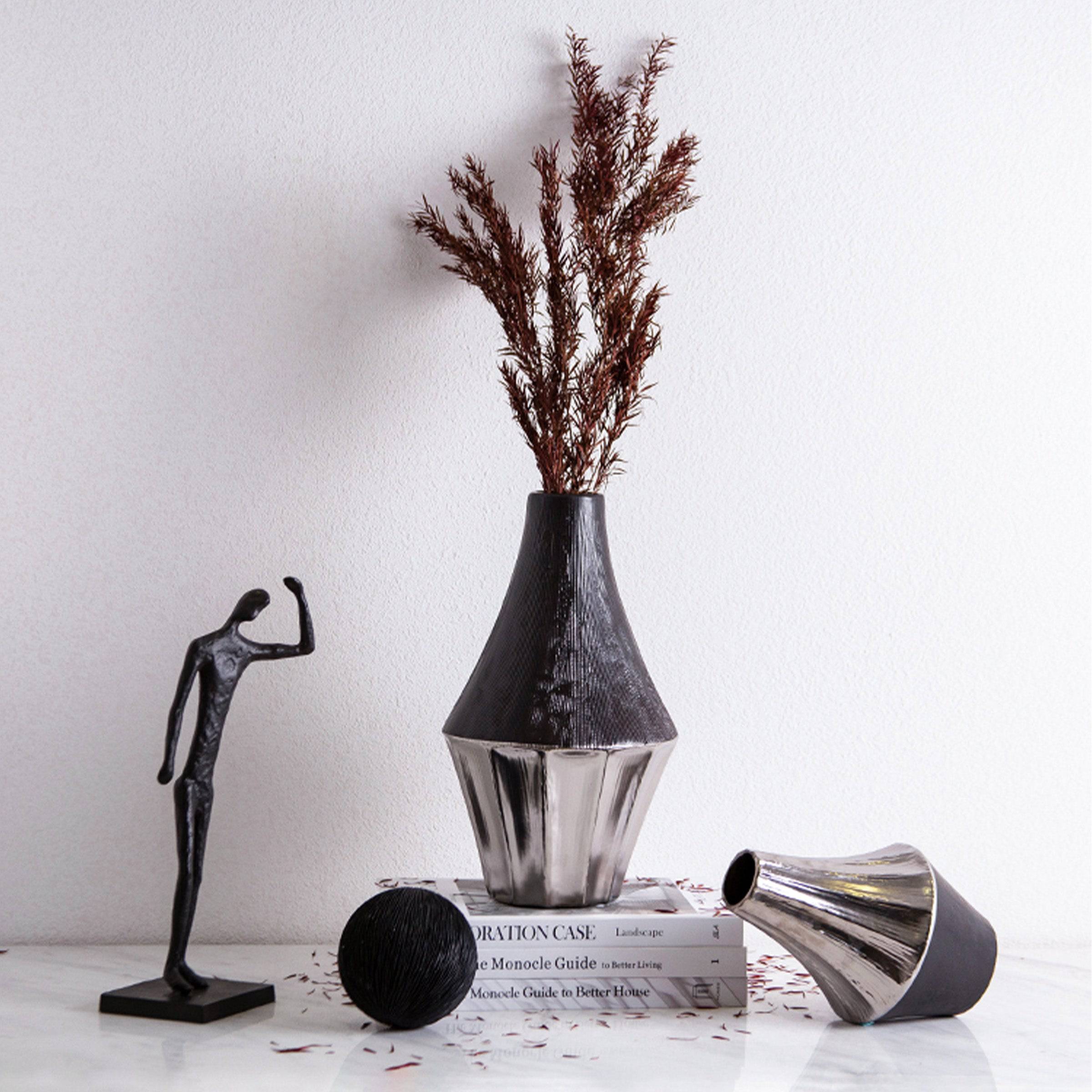 Black And Sliver Vase-A Fa-D2079A -  Vases - ebarza Furniture UAE | Shop Modern Furniture in Abu Dhabi & Dubai - مفروشات ايبازرا في الامارات | تسوق اثاث عصري وديكورات مميزة في دبي وابوظبي