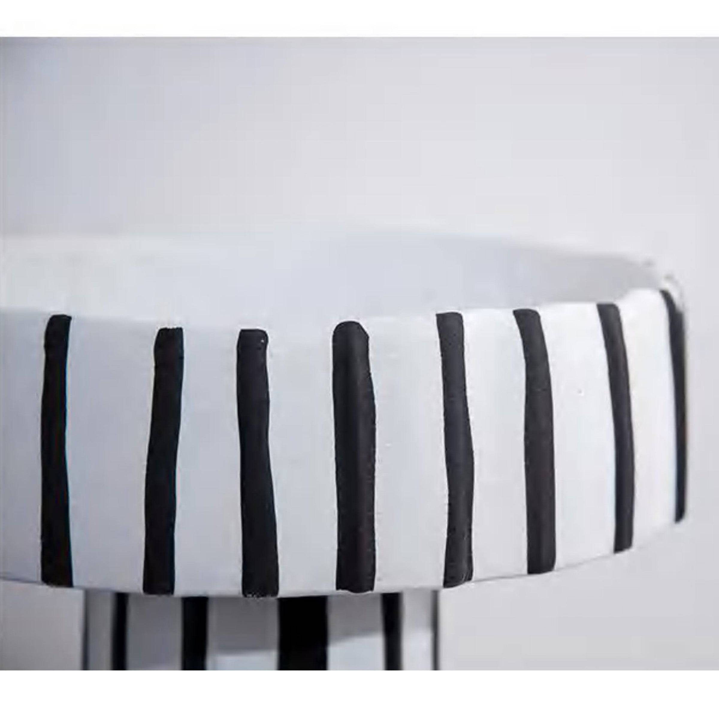 Black And White Ceramic Bottle-A Fa-D2104C -  Vases - ebarza Furniture UAE | Shop Modern Furniture in Abu Dhabi & Dubai - مفروشات ايبازرا في الامارات | تسوق اثاث عصري وديكورات مميزة في دبي وابوظبي