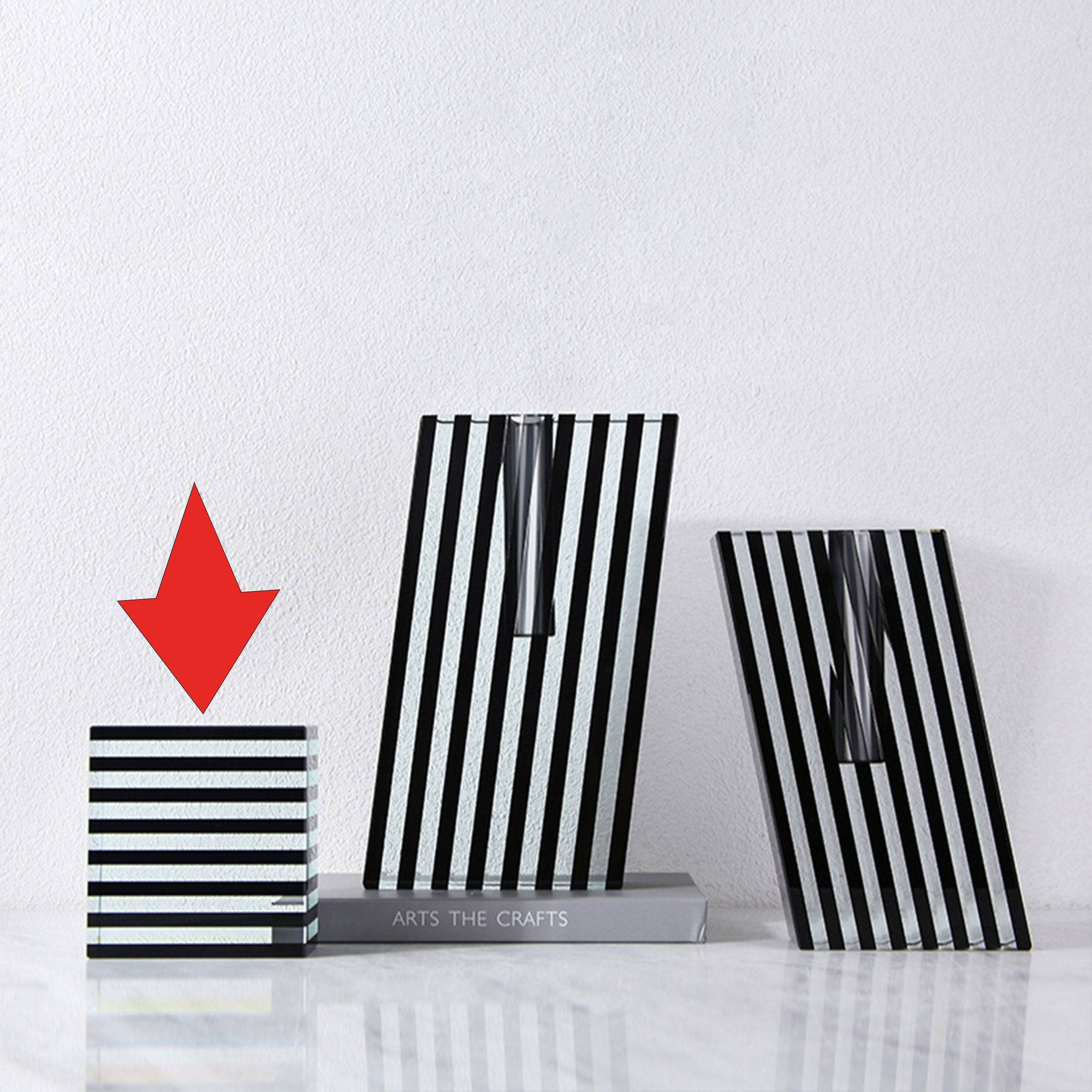 Black & Clear Striped Crystal Decor  Fb-Sj2105 -  Home Decor Figurines | ديكور كريستال مخطط باللونين الأسود والشفاف - ebarza Furniture UAE | Shop Modern Furniture in Abu Dhabi & Dubai - مفروشات ايبازرا في الامارات | تسوق اثاث عصري وديكورات مميزة في دبي وابوظبي