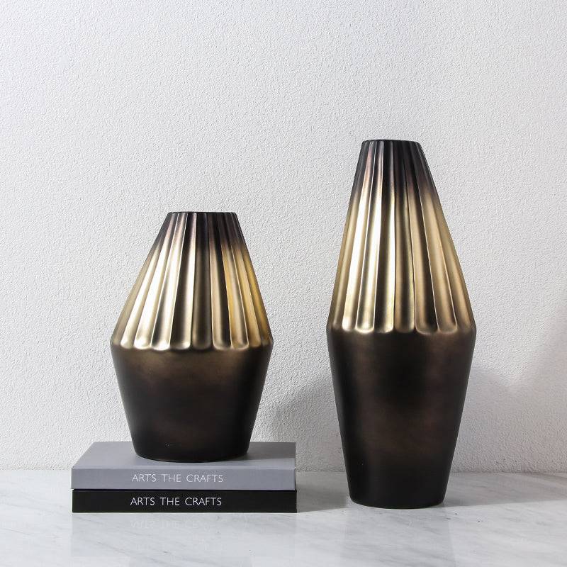 Black Gold Bottle-A Fa-D1943A -  Vases | مزهريه باللون الاسود و الذهبي - ebarza Furniture UAE | Shop Modern Furniture in Abu Dhabi & Dubai - مفروشات ايبازرا في الامارات | تسوق اثاث عصري وديكورات مميزة في دبي وابوظبي