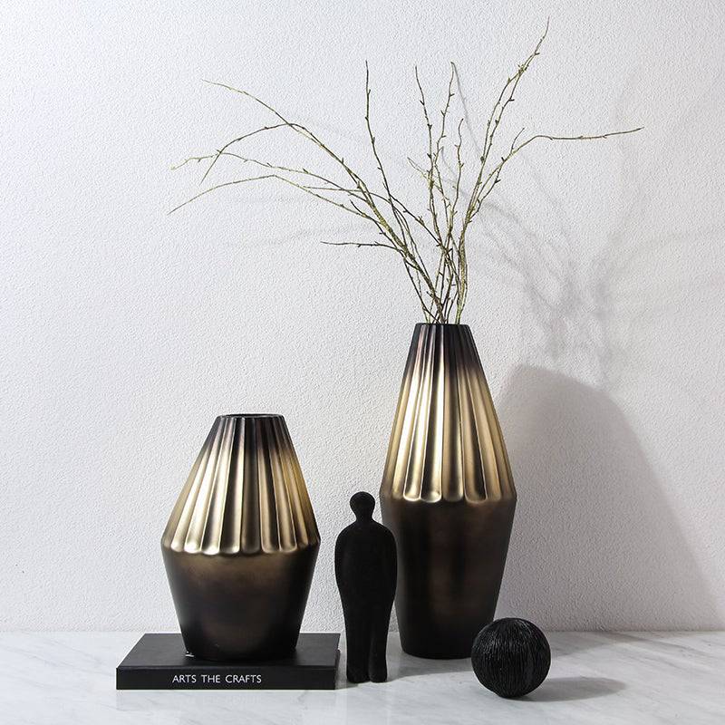 Black Gold Bottle-B Fa-D1943B -  Vases | مزهريه باللون الاسود و الذهبي - ebarza Furniture UAE | Shop Modern Furniture in Abu Dhabi & Dubai - مفروشات ايبازرا في الامارات | تسوق اثاث عصري وديكورات مميزة في دبي وابوظبي