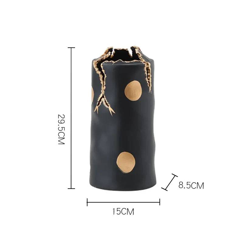 Black & Gold Ceramic Vase With Crack Detail Fa-D22062 -  Vases | مزهرية سيراميك باللونين الأسود والذهبي بتفاصيل متصدعة - ebarza Furniture UAE | Shop Modern Furniture in Abu Dhabi & Dubai - مفروشات ايبازرا في الامارات | تسوق اثاث عصري وديكورات مميزة في دبي وابوظبي