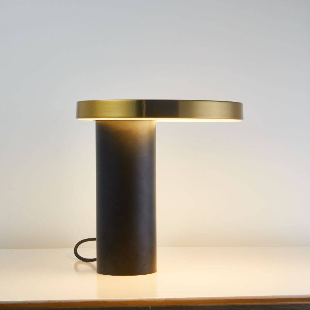 Black Table Lamp Cy-Ltd-1014 -  Desk\table Lamps | مصباح طاولة أسود - ebarza Furniture UAE | Shop Modern Furniture in Abu Dhabi & Dubai - مفروشات ايبازرا في الامارات | تسوق اثاث عصري وديكورات مميزة في دبي وابوظبي