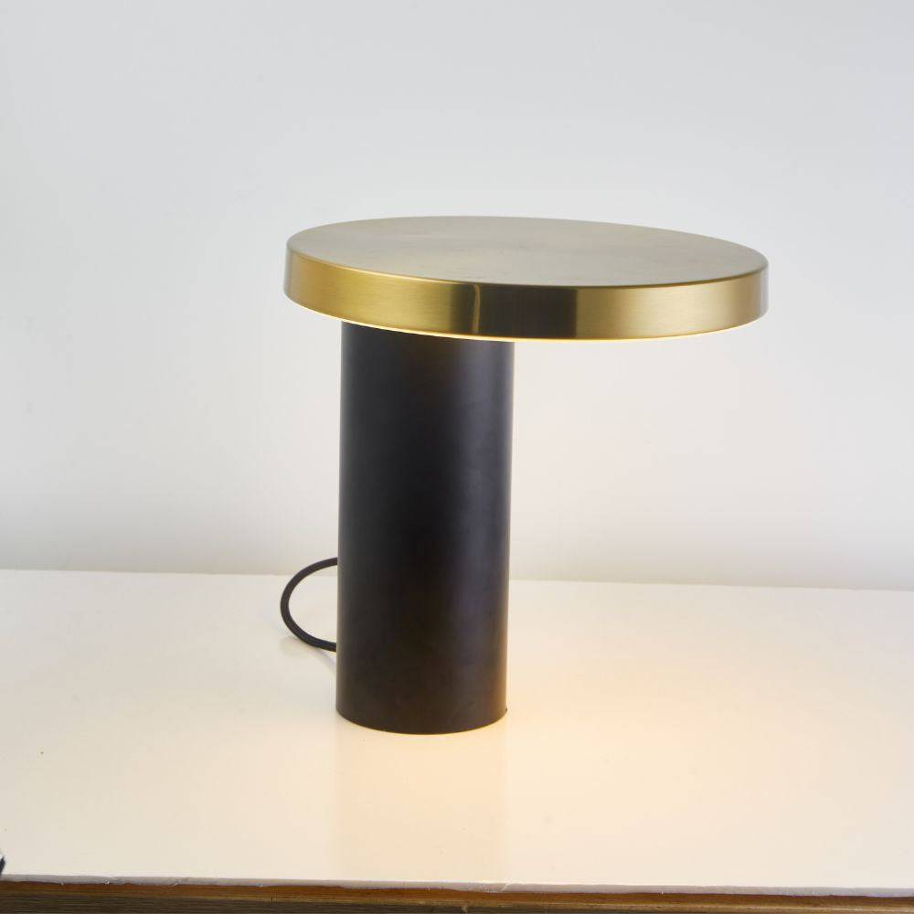 Black Table Lamp Cy-Ltd-1014 -  Desk\table Lamps | مصباح طاولة أسود - ebarza Furniture UAE | Shop Modern Furniture in Abu Dhabi & Dubai - مفروشات ايبازرا في الامارات | تسوق اثاث عصري وديكورات مميزة في دبي وابوظبي