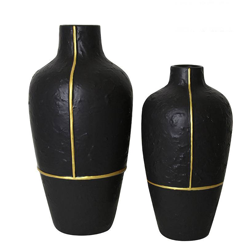 Black Vase With Gold Thread-A Fa-D1956A -  Vases - ebarza Furniture UAE | Shop Modern Furniture in Abu Dhabi & Dubai - مفروشات ايبازرا في الامارات | تسوق اثاث عصري وديكورات مميزة في دبي وابوظبي