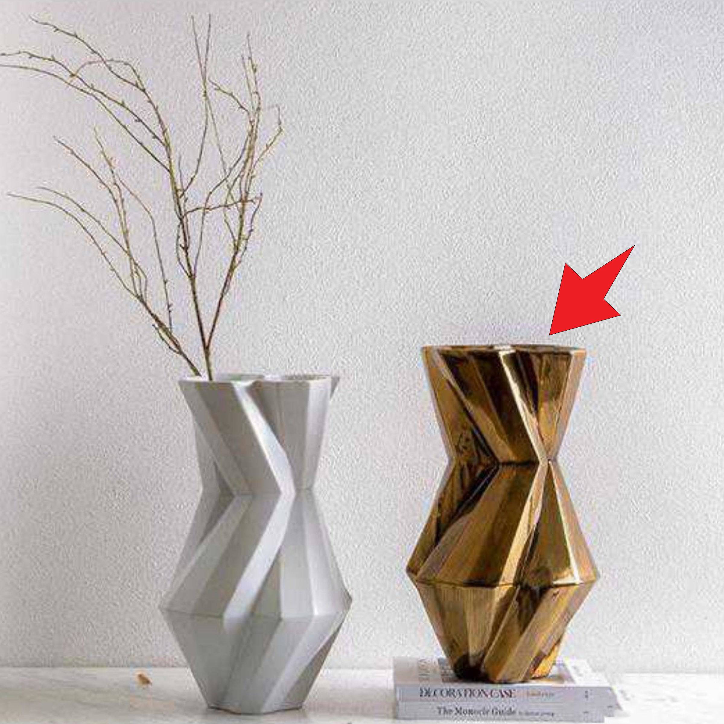 Brown Torsional Vase Fa-D2085C -  Vases - ebarza Furniture UAE | Shop Modern Furniture in Abu Dhabi & Dubai - مفروشات ايبازرا في الامارات | تسوق اثاث عصري وديكورات مميزة في دبي وابوظبي