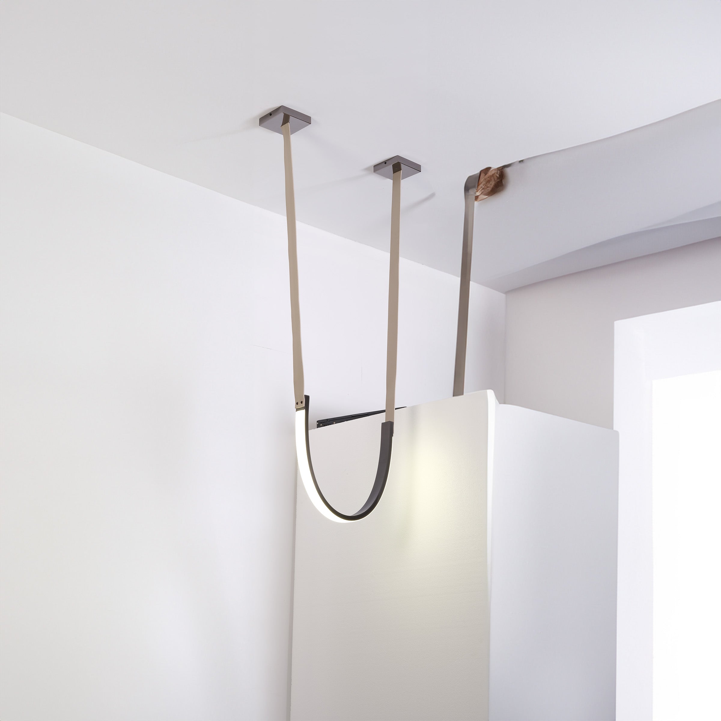 Pre Order 60 Days Delivery -  Set of 3x Catenary Leather Curve Pendant Lamp CY-DD-1054 -  Pendant Lamps | الطلب المسبق التسليم خلال 60 يومًا - مجموعة من 3 مصابيح معلقة جلدية منحنية - ebarza Furniture UAE | Shop Modern Furniture in Abu Dhabi & Dubai - مفروشات ايبازرا في الامارات | تسوق اثاث عصري وديكورات مميزة في دبي وابوظبي