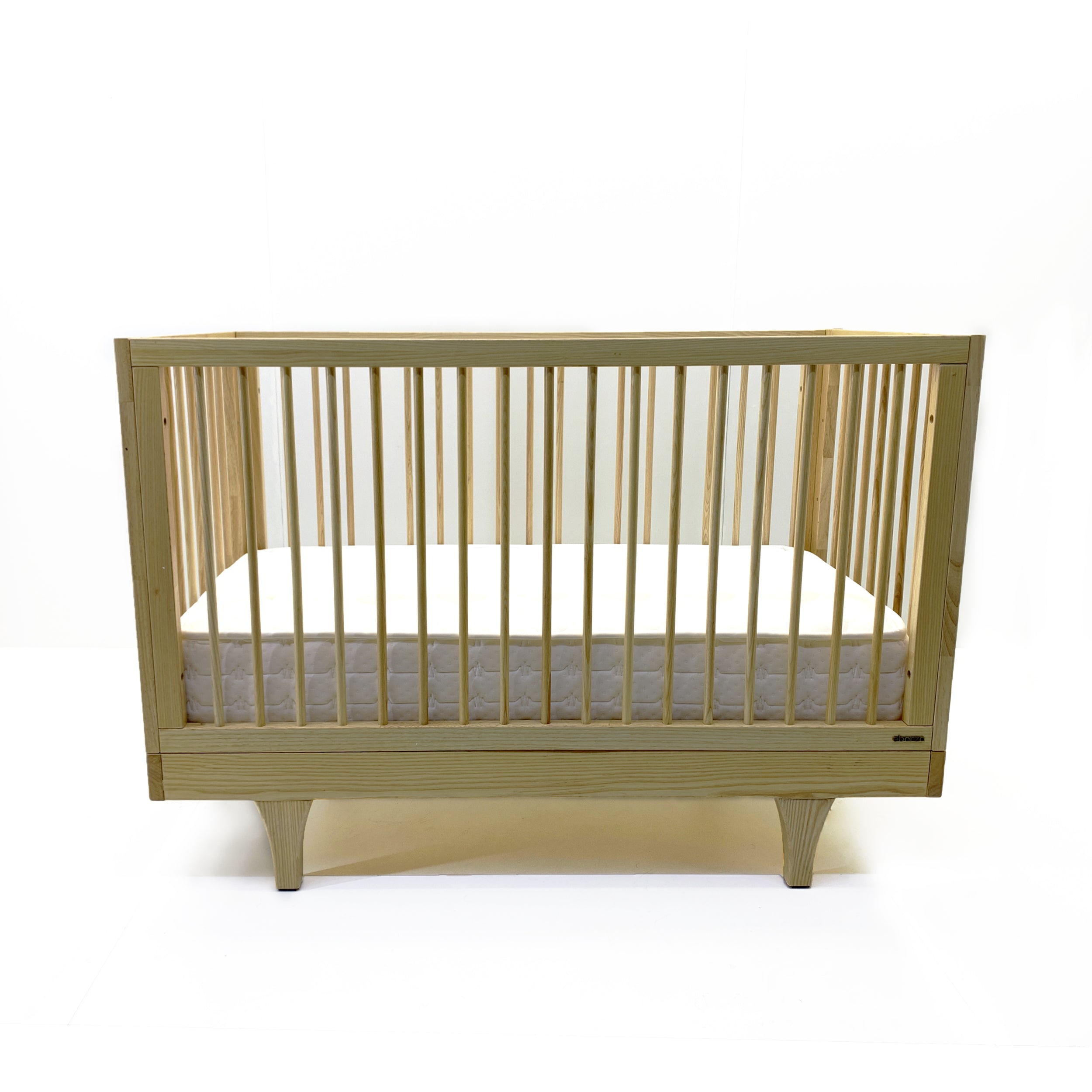 Display Item - Baby Crib Et-Y005-NYAS -  USED ITEM | قطعة من المعرض - سرير الطفل - ebarza Furniture UAE | Shop Modern Furniture in Abu Dhabi & Dubai - مفروشات ايبازرا في الامارات | تسوق اثاث عصري وديكورات مميزة في دبي وابوظبي