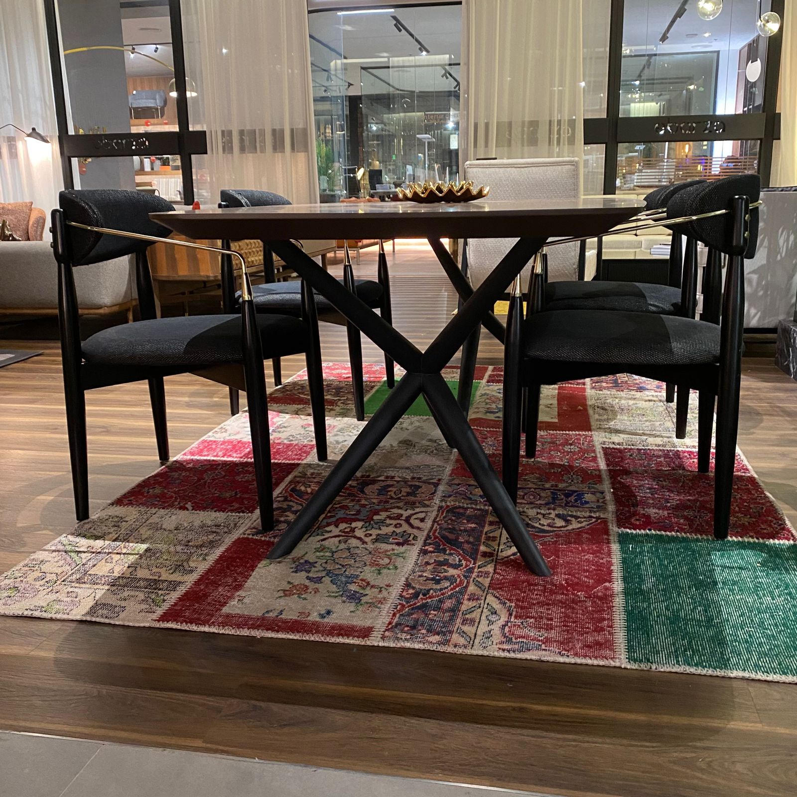 Display Item - Ginda Dining Table Ginda015-TableYAS -  DISPLAY ITEM - ebarza Furniture UAE | Shop Modern Furniture in Abu Dhabi & Dubai - مفروشات ايبازرا في الامارات | تسوق اثاث عصري وديكورات مميزة في دبي وابوظبي