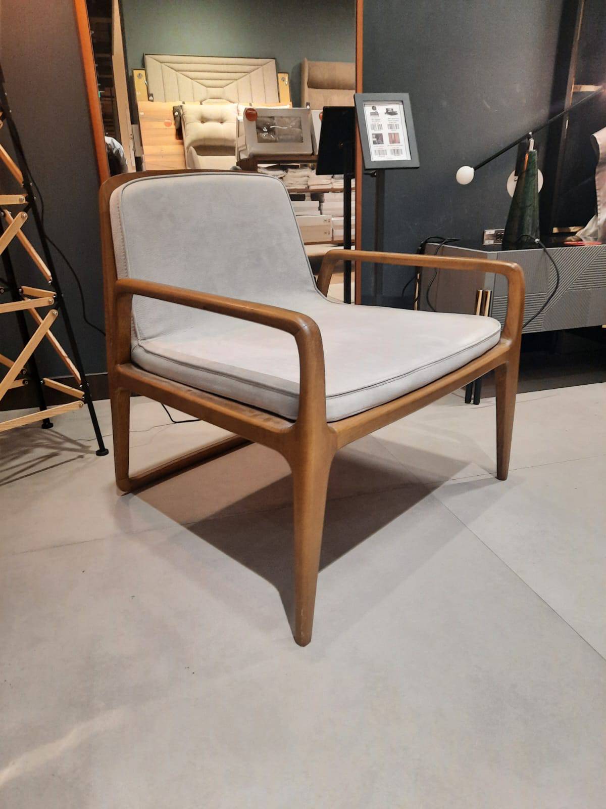 Display  Item - Loft Solid Wood Lounge Chair Loft-G-001(120) -  USED ITEM | قطعة من المعرض - كرسي صالة من الخشب الصلب من لوفت - ebarza Furniture UAE | Shop Modern Furniture in Abu Dhabi & Dubai - مفروشات ايبازرا في الامارات | تسوق اثاث عصري وديكورات مميزة في دبي وابوظبي