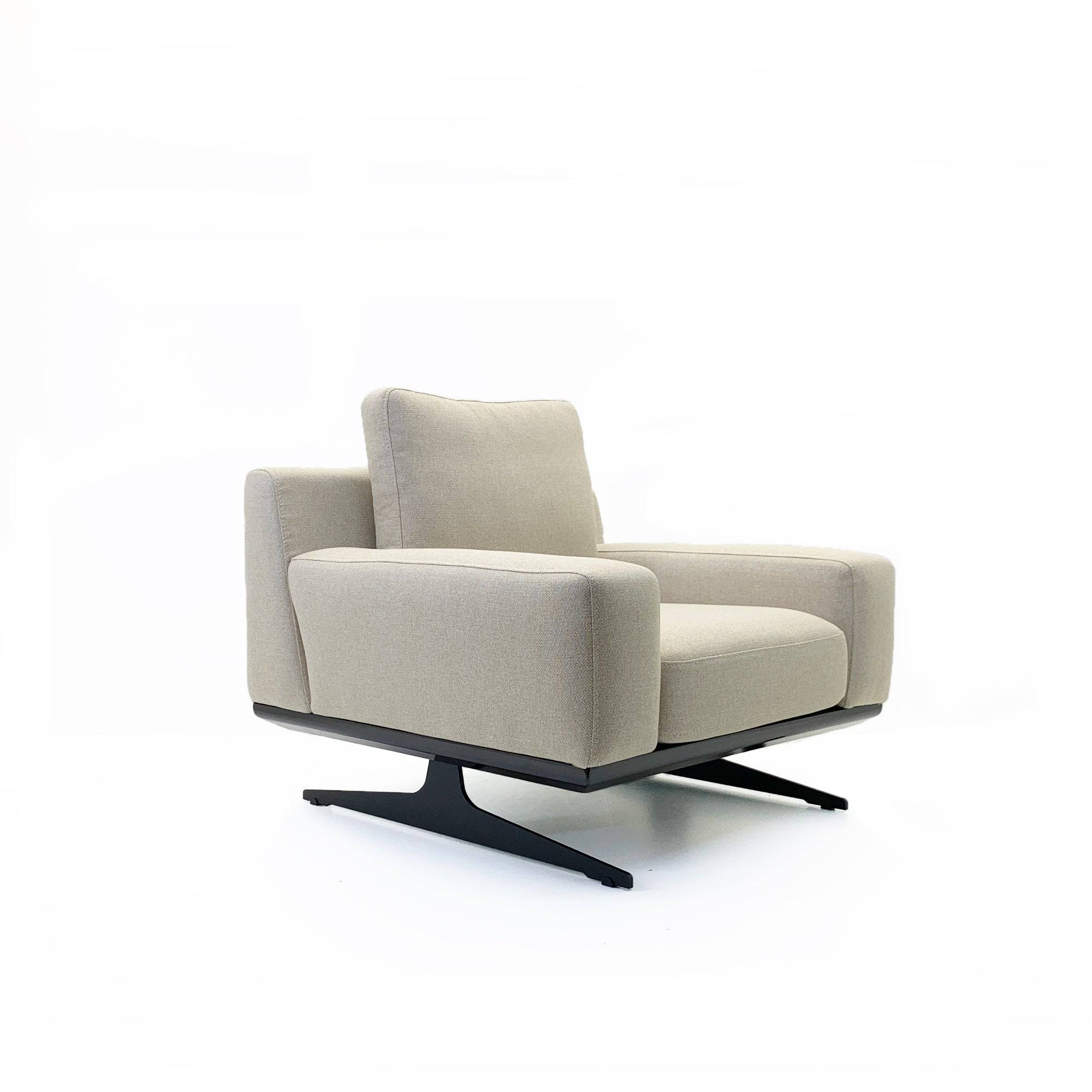 Elegant Armchair Elegant001-Beige -  Armchairs | كرسي بذراعين من اليجينات - ebarza Furniture UAE | Shop Modern Furniture in Abu Dhabi & Dubai - مفروشات ايبازرا في الامارات | تسوق اثاث عصري وديكورات مميزة في دبي وابوظبي