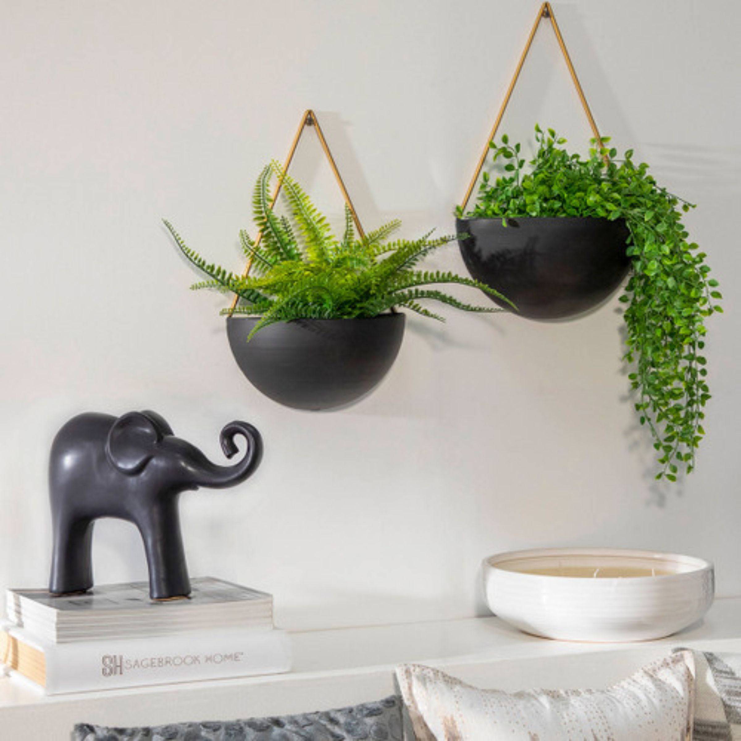 Elephant Ceramic Décor Matte Black 14354-09 -  Home Decor Figurines | ديكور الفيل سيراميك أسود غير لامع - ebarza Furniture UAE | Shop Modern Furniture in Abu Dhabi & Dubai - مفروشات ايبازرا في الامارات | تسوق اثاث عصري وديكورات مميزة في دبي وابوظبي