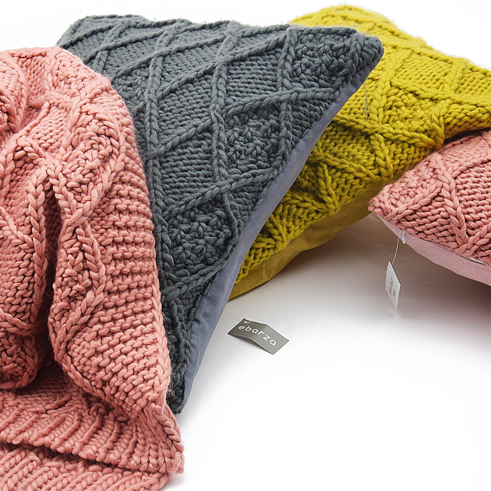 Handmade Chunky Throw Blanket  093A-001-Pink -  Blankets - ebarza Furniture UAE | Shop Modern Furniture in Abu Dhabi & Dubai - مفروشات ايبازرا في الامارات | تسوق اثاث عصري وديكورات مميزة في دبي وابوظبي