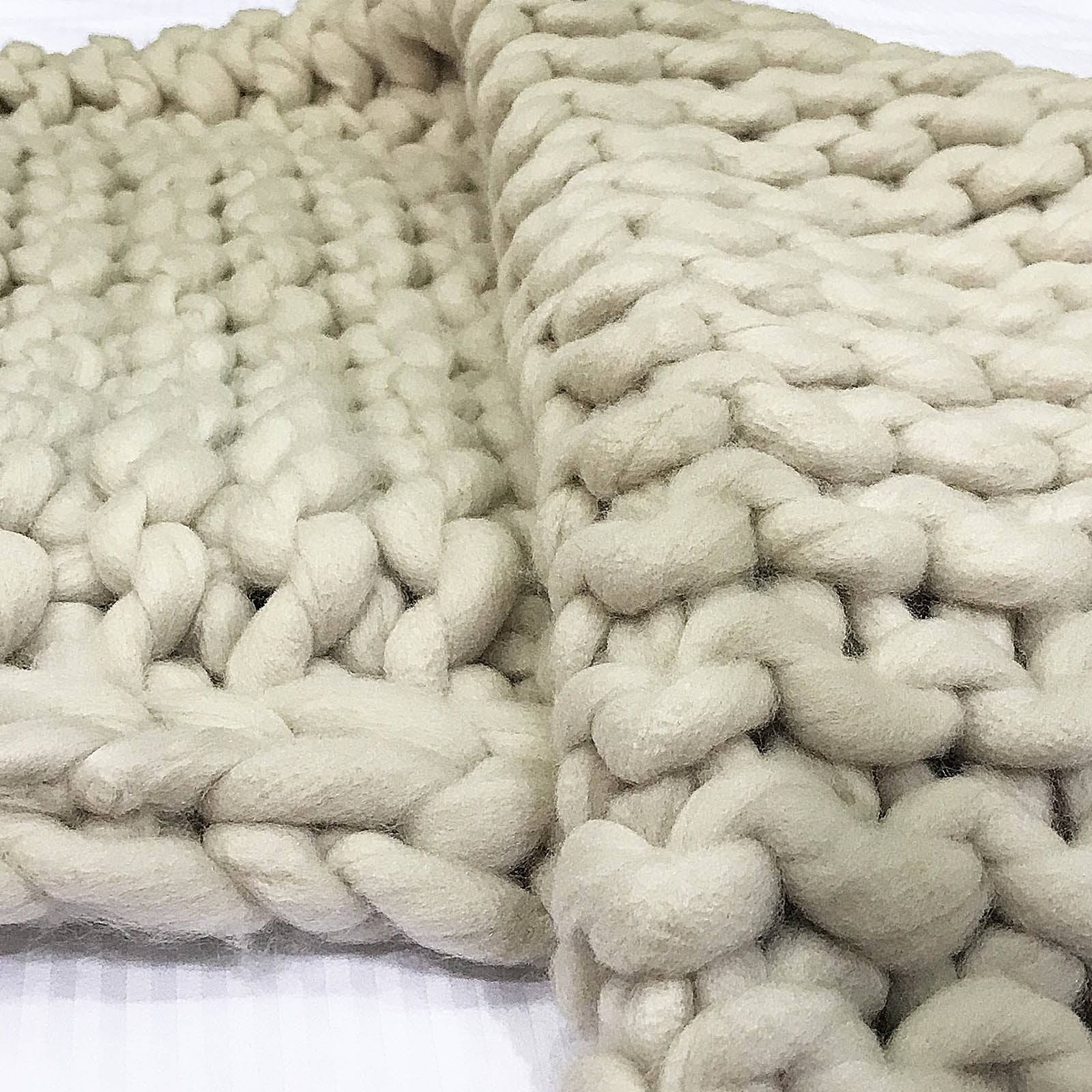 Handmade Chunky Throw Blanket  093A-004-Green -  Blankets - ebarza Furniture UAE | Shop Modern Furniture in Abu Dhabi & Dubai - مفروشات ايبازرا في الامارات | تسوق اثاث عصري وديكورات مميزة في دبي وابوظبي