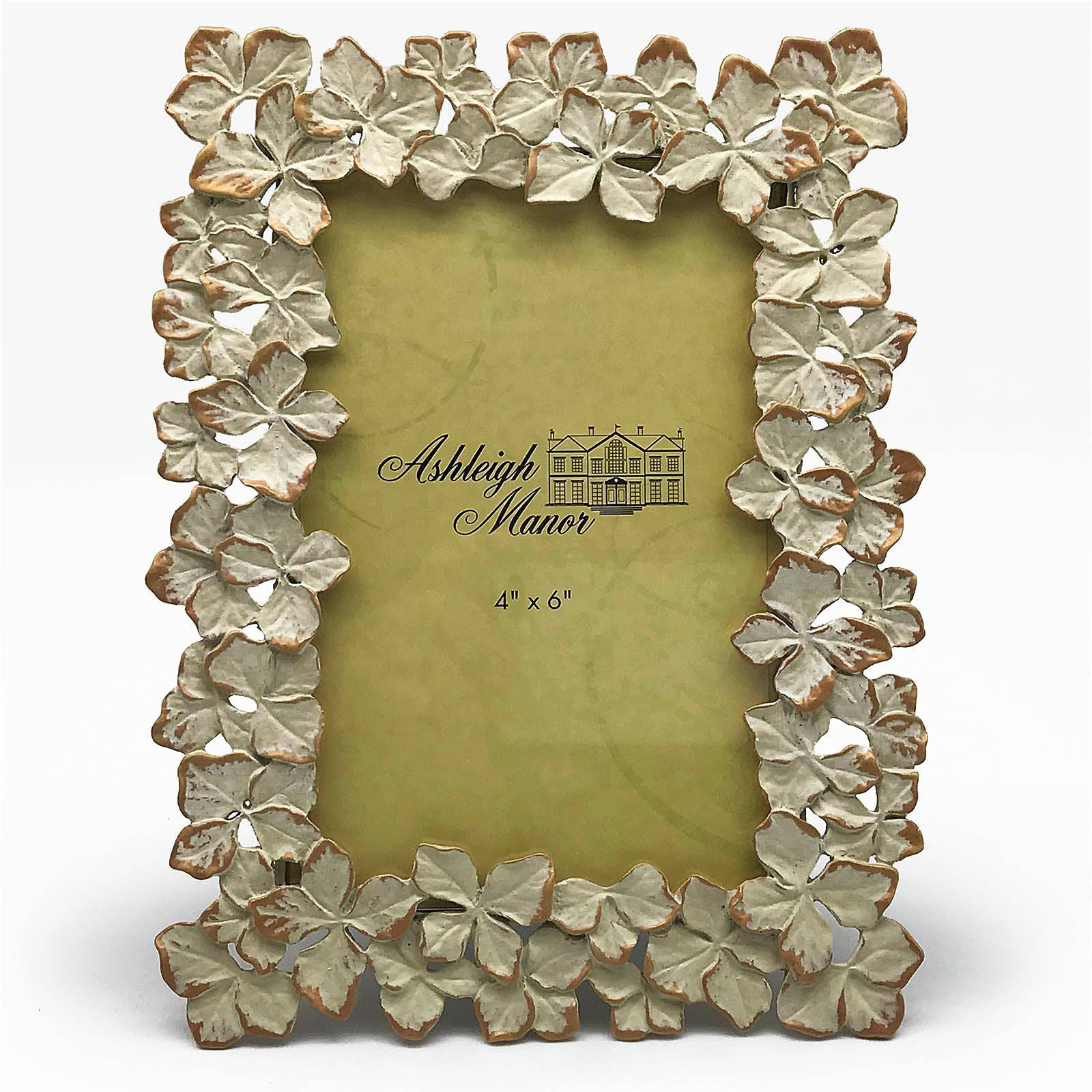 Handmade Zinc Photo Frame   Classic  40672-23B2N0 -  Photo Frames - ebarza Furniture UAE | Shop Modern Furniture in Abu Dhabi & Dubai - مفروشات ايبازرا في الامارات | تسوق اثاث عصري وديكورات مميزة في دبي وابوظبي