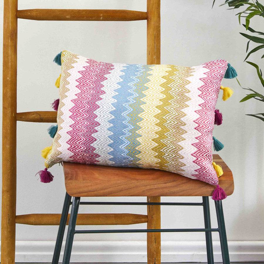 Karaca Home Mood Zigzag Multi Filled Pillow 30X50 Cm 200.18.01.0680 -  Cushions | كاراجا هوم مود وسادة متعرجة متعددة التعبئة مقاس 30*50 سم - ebarza Furniture UAE | Shop Modern Furniture in Abu Dhabi & Dubai - مفروشات ايبازرا في الامارات | تسوق اثاث عصري وديكورات مميزة في دبي وابوظبي