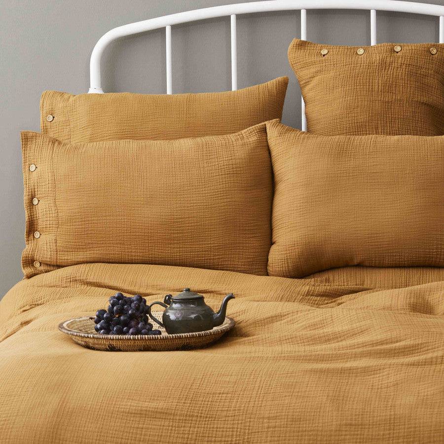 Karaca Nautica Home Bow Mustard Double-Sided Single Muslin Bedspread Set 180.01.01.0432 -  Bedding | طقم مفرش سرير قوس المنزل كاراجا نوتيكا من الخردل على الوجهين - ebarza Furniture UAE | Shop Modern Furniture in Abu Dhabi & Dubai - مفروشات ايبازرا في الامارات | تسوق اثاث عصري وديكورات مميزة في دبي وابوظبي