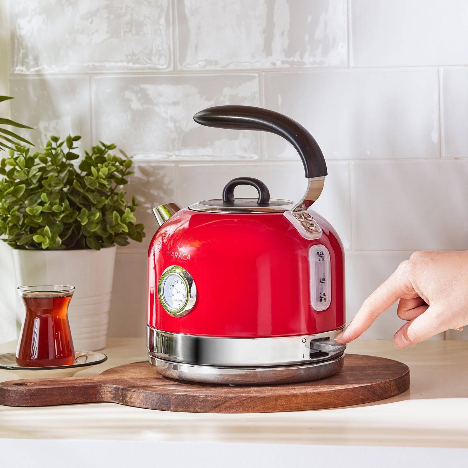 Karaca Retro 2152 Red Retro Kettle 153.03.06.2559 -  Kitchen Appliances | غلاية كاراجا ريترو 2152 ريد ريترو - ebarza Furniture UAE | Shop Modern Furniture in Abu Dhabi & Dubai - مفروشات ايبازرا في الامارات | تسوق اثاث عصري وديكورات مميزة في دبي وابوظبي