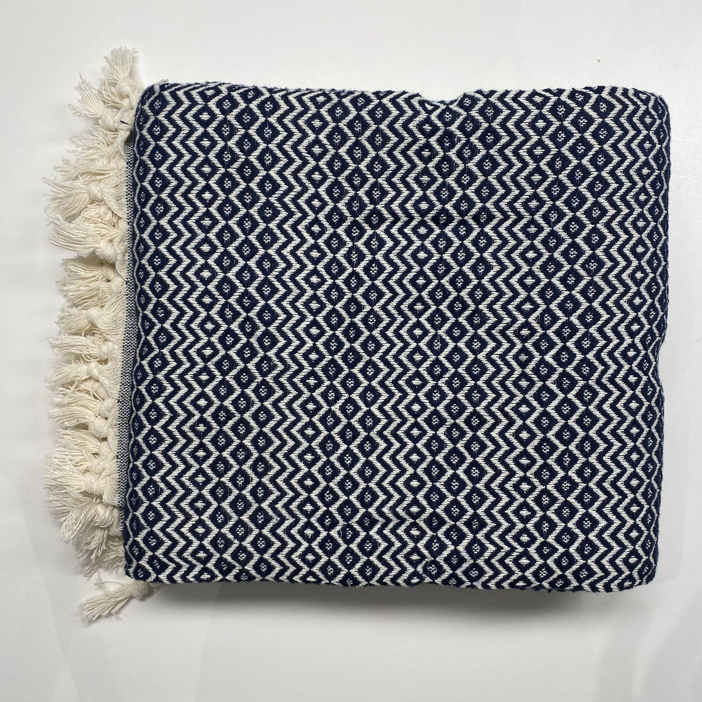 Levi Lacivert  Throw Blanket 200.14.01.0130 -  Blankets | بطانية ليفي ليكفر - ebarza Furniture UAE | Shop Modern Furniture in Abu Dhabi & Dubai - مفروشات ايبازرا في الامارات | تسوق اثاث عصري وديكورات مميزة في دبي وابوظبي