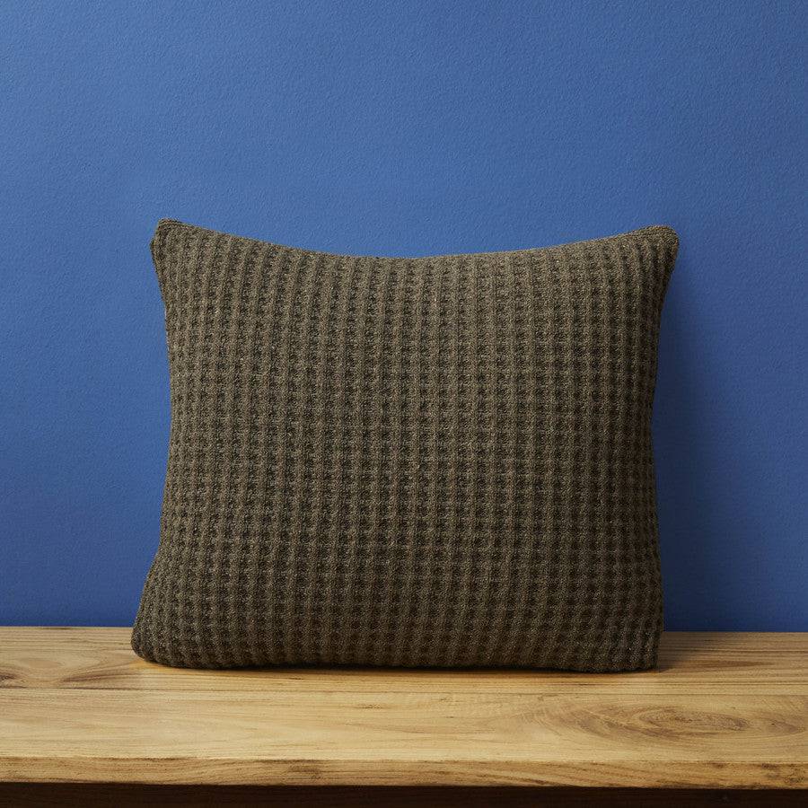 Nautica Home Waffle Anthracite Knitwear Filled Pillow 45X45 Cm 180.01.01.0386 -  Cushions | وسادة نوتيكا هوم وافل أنثراسايت محشوة بالتريكو 45*45 سم - ebarza Furniture UAE | Shop Modern Furniture in Abu Dhabi & Dubai - مفروشات ايبازرا في الامارات | تسوق اثاث عصري وديكورات مميزة في دبي وابوظبي