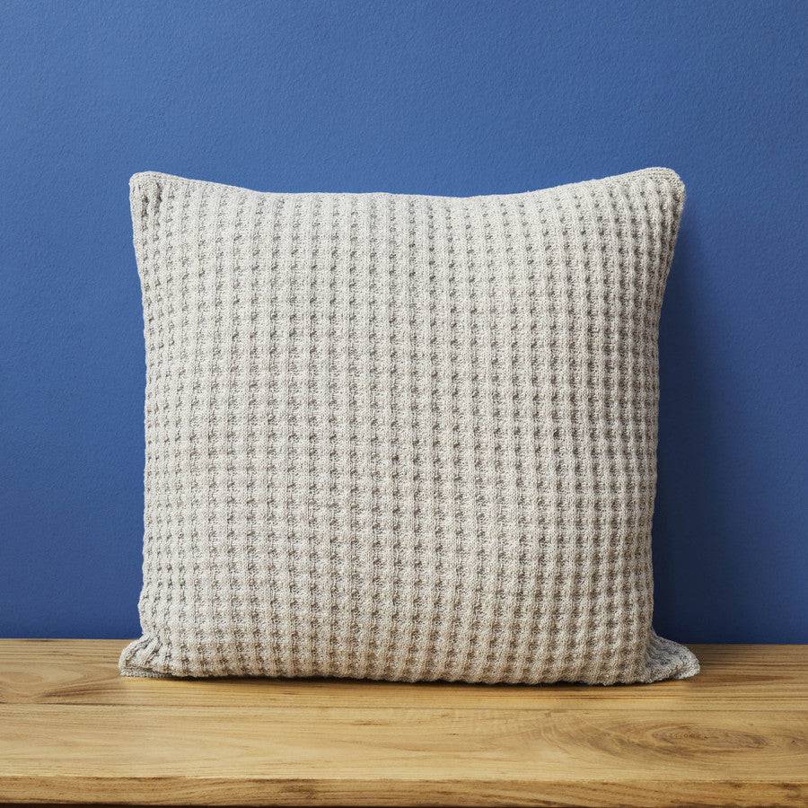 Nautica Home Waffle Light Gray Knitwear Filled Pillow 45X45 Cm 180.01.01.0387 -  Cushions | وسادة نوتيكا هوم وافل محشوة بالتريكو رمادي فاتح 45*45 سم - ebarza Furniture UAE | Shop Modern Furniture in Abu Dhabi & Dubai - مفروشات ايبازرا في الامارات | تسوق اثاث عصري وديكورات مميزة في دبي وابوظبي