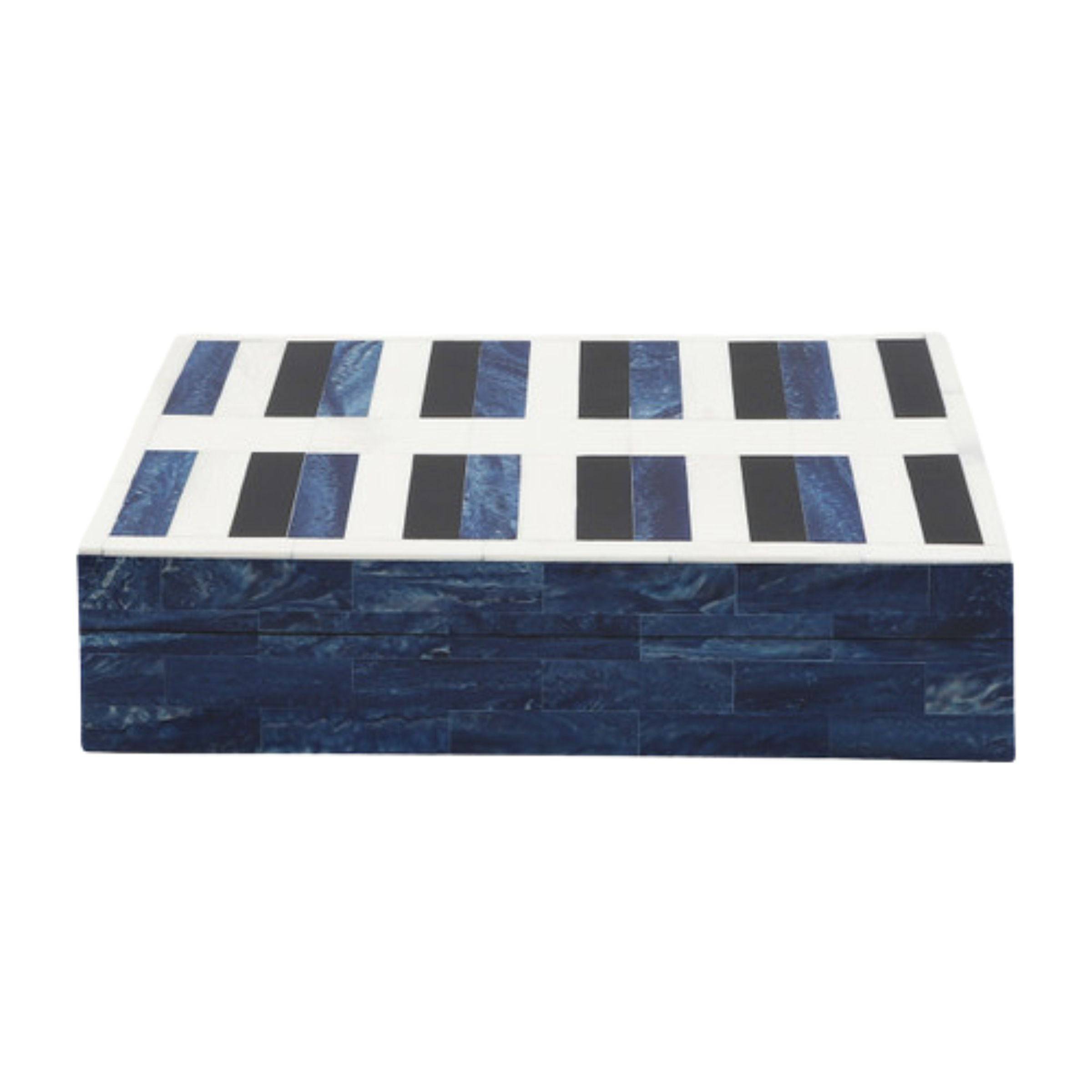 Set Of 2 Checkered Resin Boxes - Blue 16648 -  Decorative Boxes | مجموعة مكونة من صندوقين من الراتنج مربعات الشكل - أزرق - ebarza Furniture UAE | Shop Modern Furniture in Abu Dhabi & Dubai - مفروشات ايبازرا في الامارات | تسوق اثاث عصري وديكورات مميزة في دبي وابوظبي