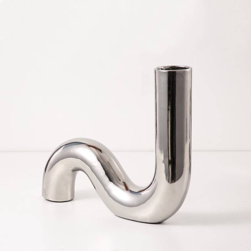 Silver Curved Ornament Fa-D21109 -  Vases | مزهرية فضية منحنية - ebarza Furniture UAE | Shop Modern Furniture in Abu Dhabi & Dubai - مفروشات ايبازرا في الامارات | تسوق اثاث عصري وديكورات مميزة في دبي وابوظبي