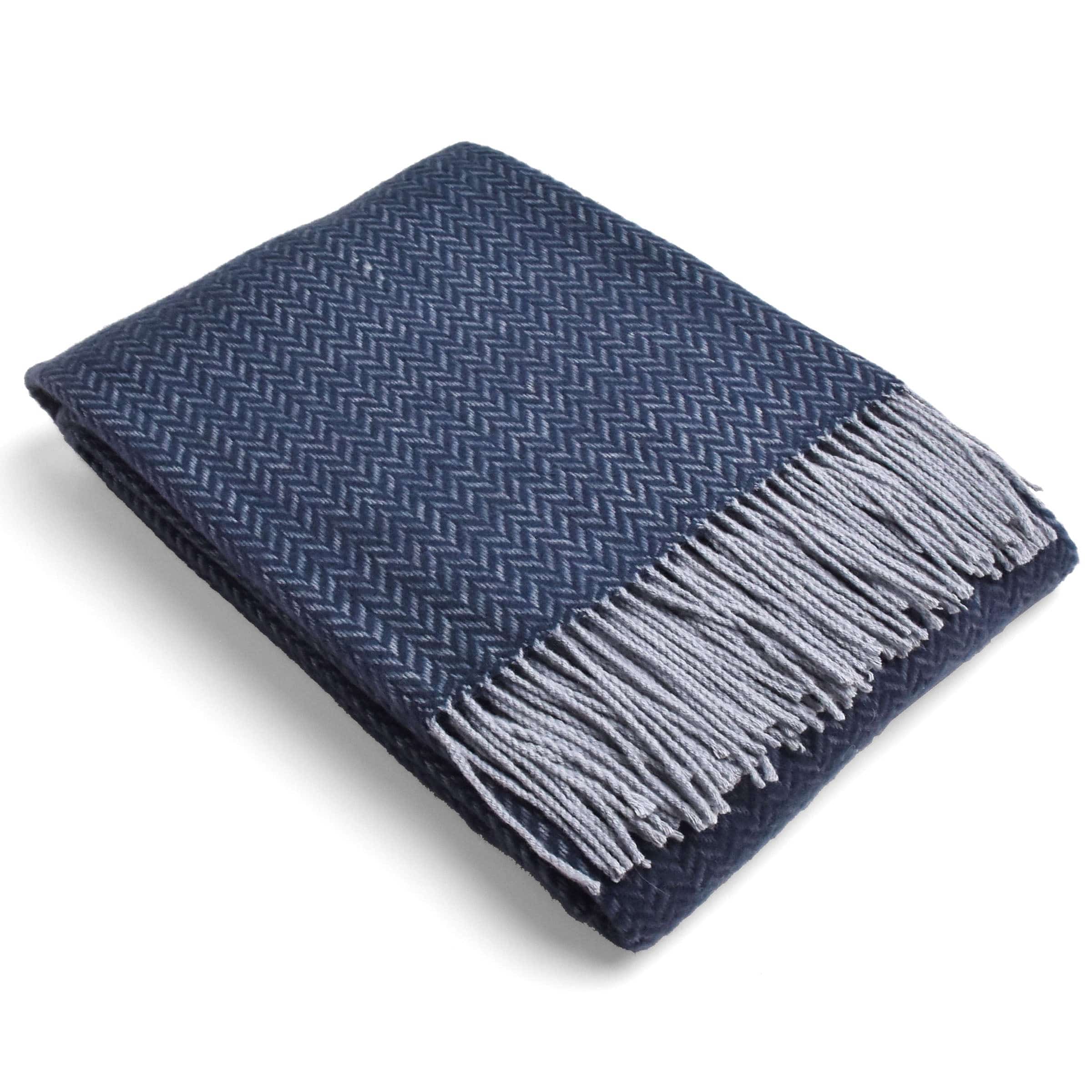 Skjc Venusian Two-Color Interwoven Blanket Etb-005 -  Blankets | بطانية فينوسيان متشابكة بلونين - ebarza Furniture UAE | Shop Modern Furniture in Abu Dhabi & Dubai - مفروشات ايبازرا في الامارات | تسوق اثاث عصري وديكورات مميزة في دبي وابوظبي