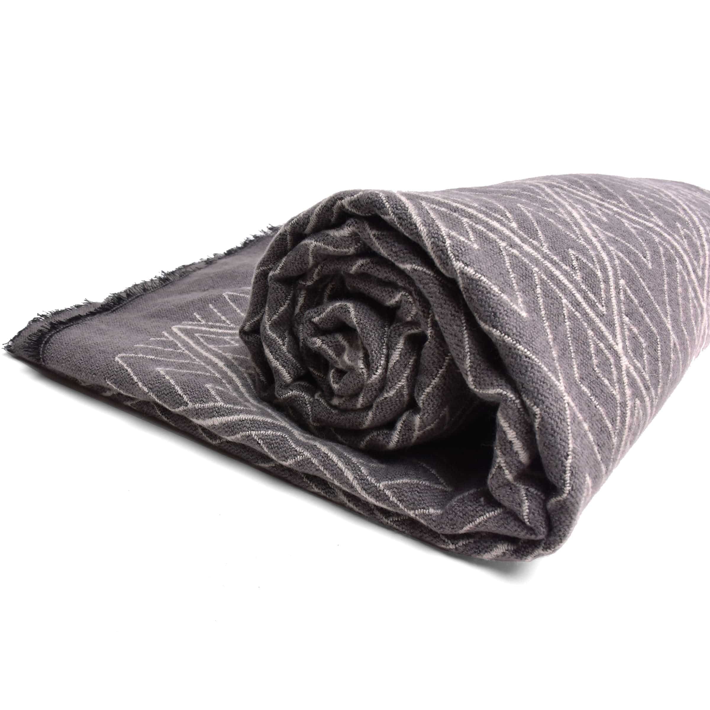 Skjf Vader Acrylic Jacquard Blanket Etb-003 -  Blankets | بطانية فيدر أكريليك جاكار - ebarza Furniture UAE | Shop Modern Furniture in Abu Dhabi & Dubai - مفروشات ايبازرا في الامارات | تسوق اثاث عصري وديكورات مميزة في دبي وابوظبي