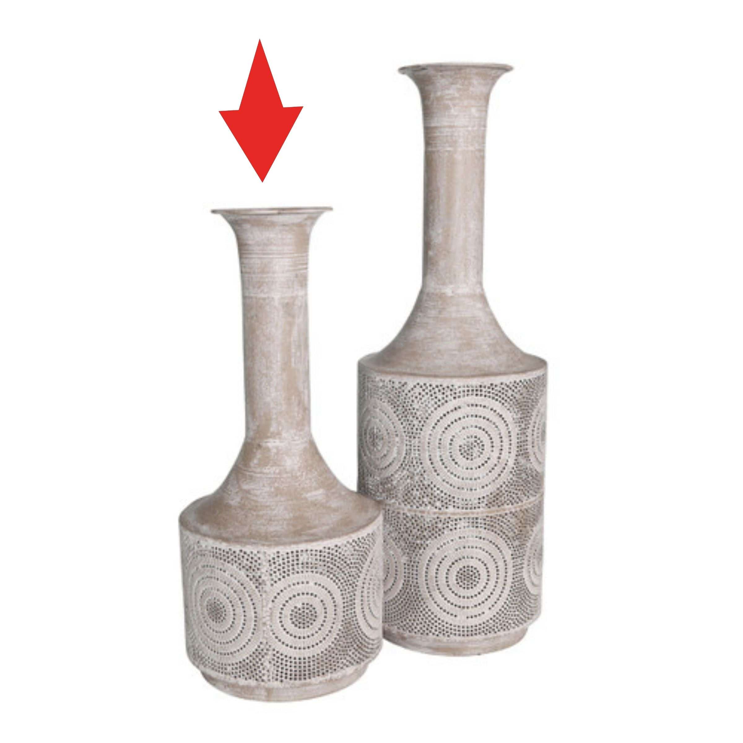 Textured Metal White Vase 14427-02 -  Vases | مزهرية معدنية بيضاء اللون - ebarza Furniture UAE | Shop Modern Furniture in Abu Dhabi & Dubai - مفروشات ايبازرا في الامارات | تسوق اثاث عصري وديكورات مميزة في دبي وابوظبي