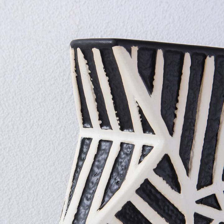 Zebra Hand Grinding Vase -A Fa-D21045A -  Vases | مزهرية طحن يدوية على لون حمار وحشي - ebarza Furniture UAE | Shop Modern Furniture in Abu Dhabi & Dubai - مفروشات ايبازرا في الامارات | تسوق اثاث عصري وديكورات مميزة في دبي وابوظبي