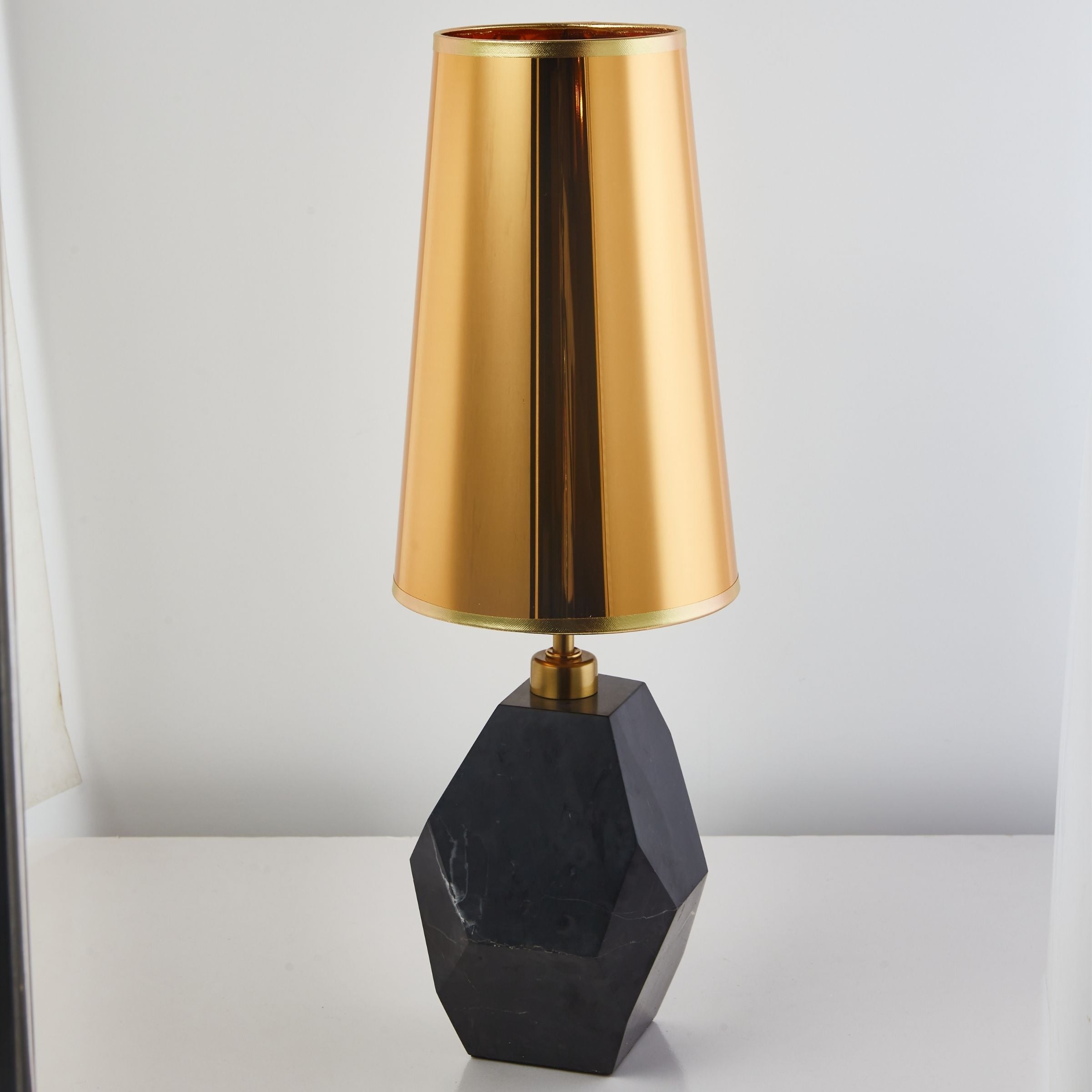 Soul Black Marble Table Lamp CY-LTD-1023-B -  Desk\table Lamps | مصباح طاولة من الرخام الأسود الروح - ebarza Furniture UAE | Shop Modern Furniture in Abu Dhabi & Dubai - مفروشات ايبازرا في الامارات | تسوق اثاث عصري وديكورات مميزة في دبي وابوظبي