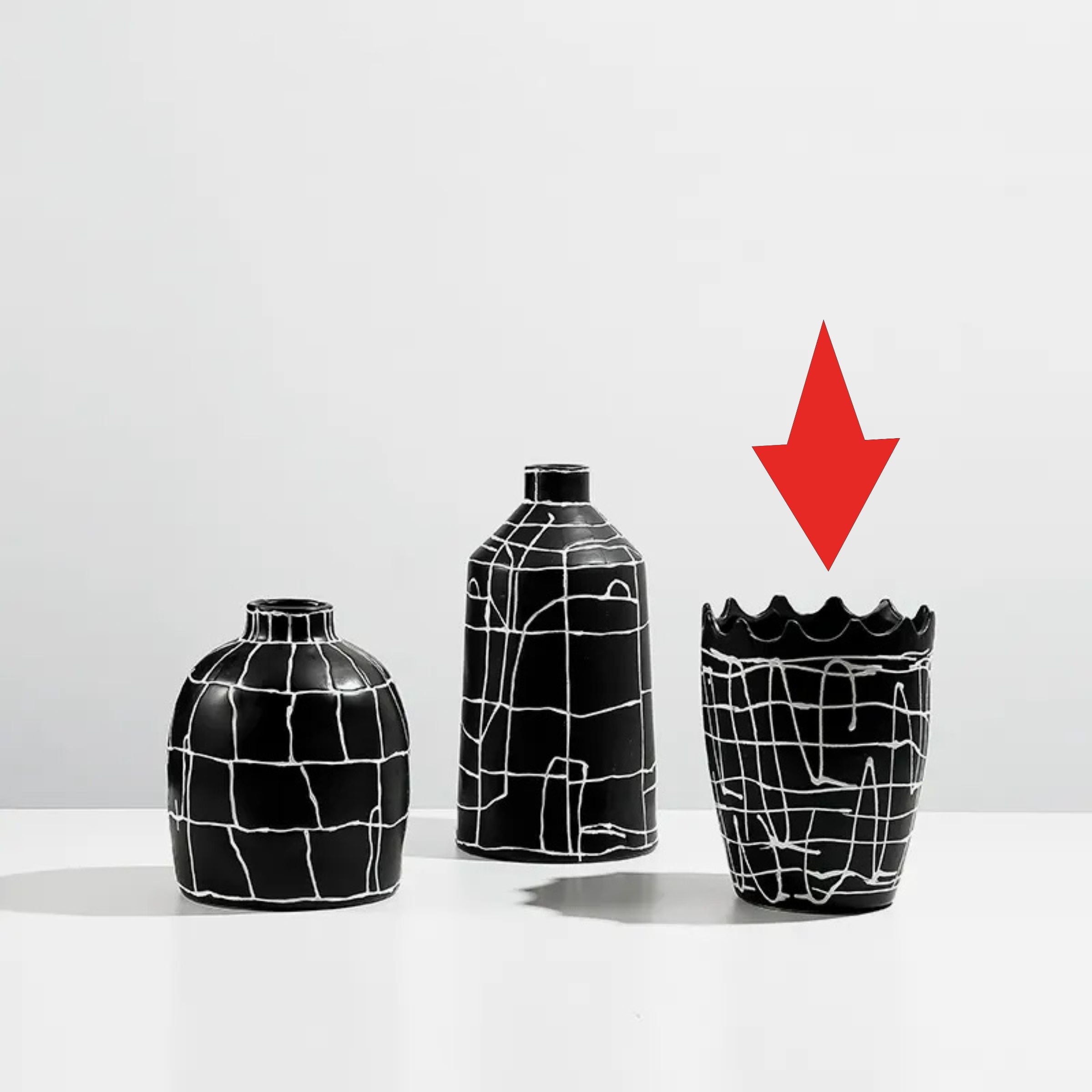 Black & White Ceramic Vase Fa-D22094 -  Vases | مزهرية سيراميك أبيض وأسود - ebarza Furniture UAE | Shop Modern Furniture in Abu Dhabi & Dubai - مفروشات ايبازرا في الامارات | تسوق اثاث عصري وديكورات مميزة في دبي وابوظبي