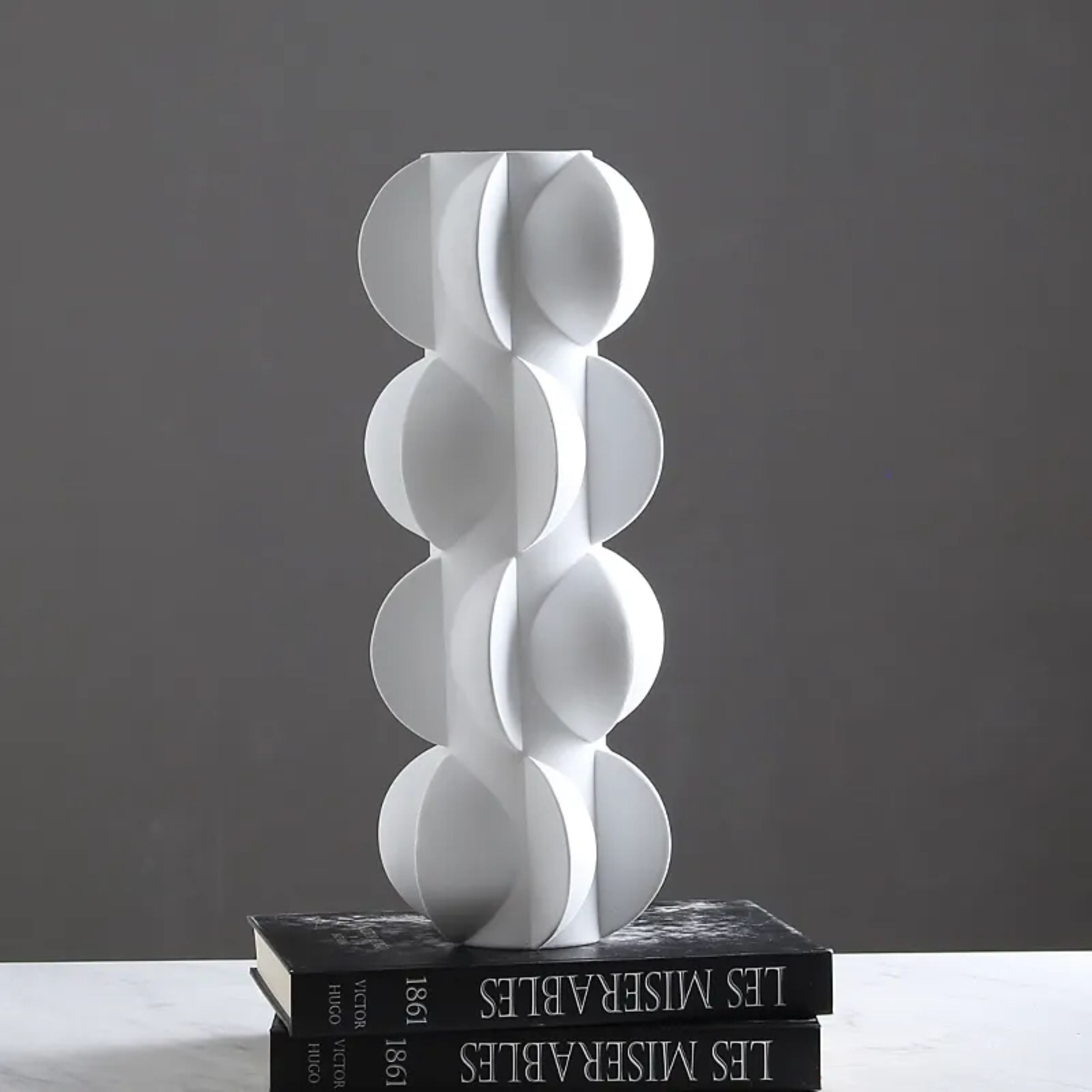 White Circle Resin Vase Fa-Sz2018B -  Vases - ebarza Furniture UAE | Shop Modern Furniture in Abu Dhabi & Dubai - مفروشات ايبازرا في الامارات | تسوق اثاث عصري وديكورات مميزة في دبي وابوظبي