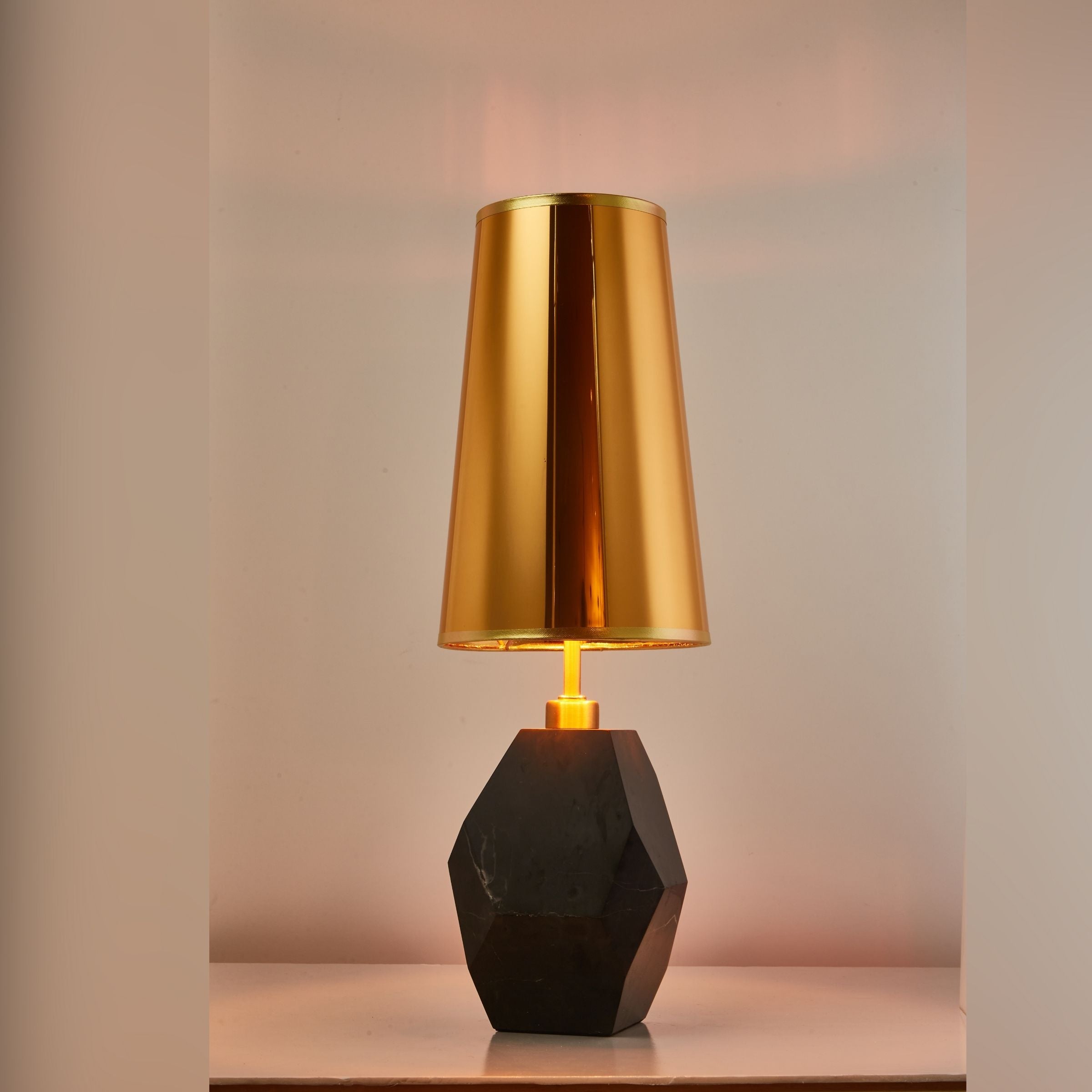 Soul Black Marble Table Lamp CY-LTD-1023-B -  Desk\table Lamps | مصباح طاولة من الرخام الأسود الروح - ebarza Furniture UAE | Shop Modern Furniture in Abu Dhabi & Dubai - مفروشات ايبازرا في الامارات | تسوق اثاث عصري وديكورات مميزة في دبي وابوظبي