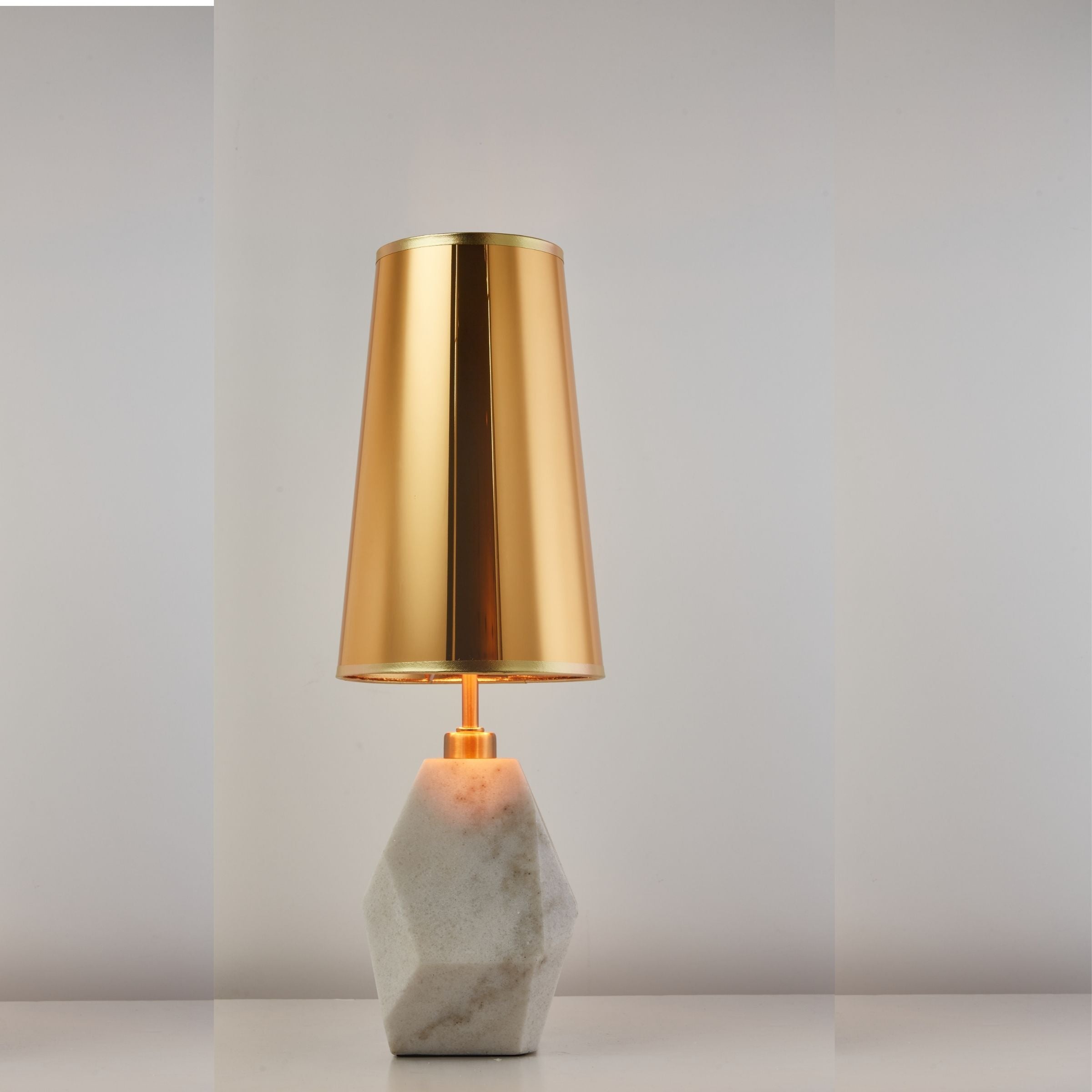 Soul White Marble Table Lamp CY-LTD-1023-W -  Desk\table Lamps | مصباح طاولة من الرخام الأبيض الروح - ebarza Furniture UAE | Shop Modern Furniture in Abu Dhabi & Dubai - مفروشات ايبازرا في الامارات | تسوق اثاث عصري وديكورات مميزة في دبي وابوظبي