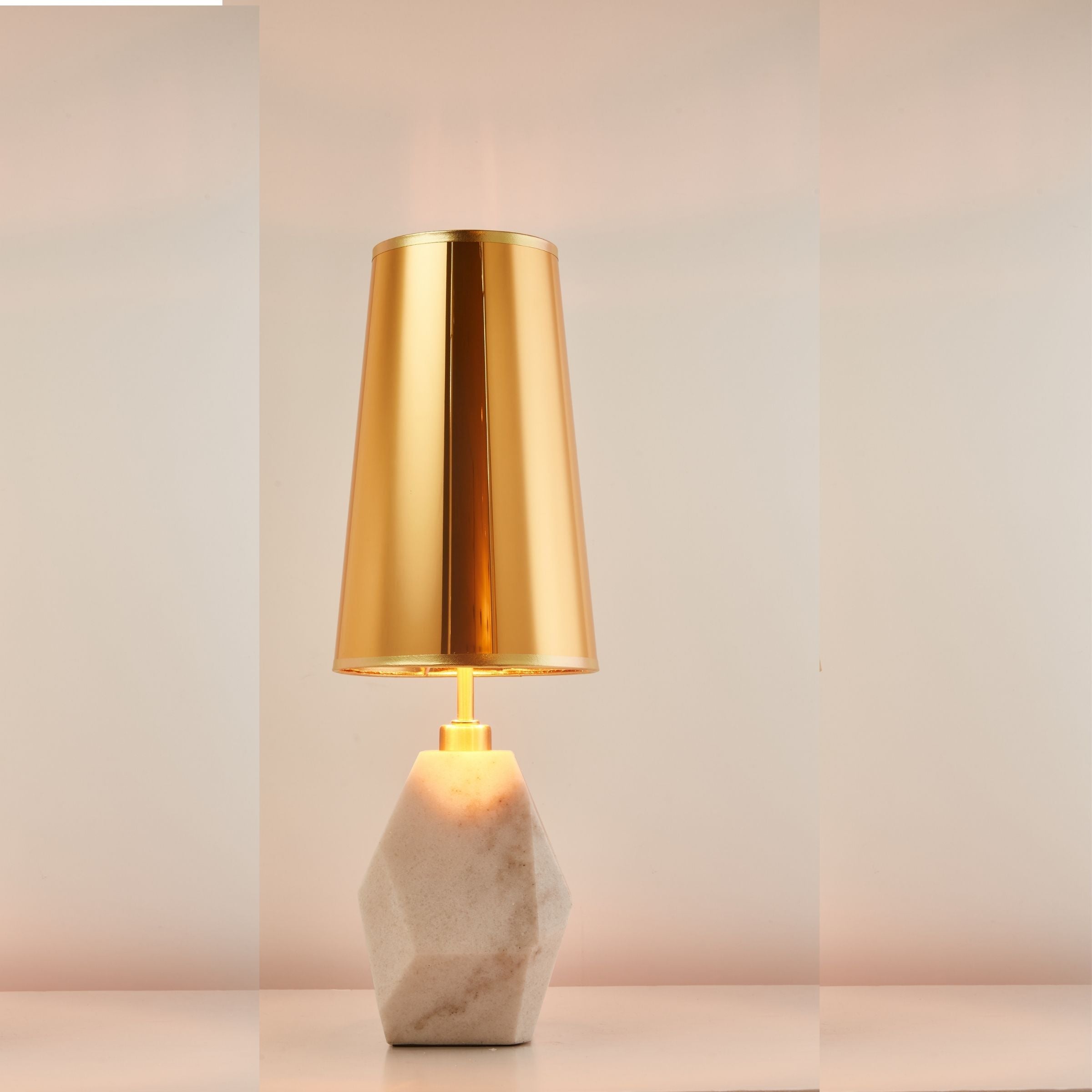 Soul White Marble Table Lamp CY-LTD-1023-W -  Desk\table Lamps | مصباح طاولة من الرخام الأبيض الروح - ebarza Furniture UAE | Shop Modern Furniture in Abu Dhabi & Dubai - مفروشات ايبازرا في الامارات | تسوق اثاث عصري وديكورات مميزة في دبي وابوظبي