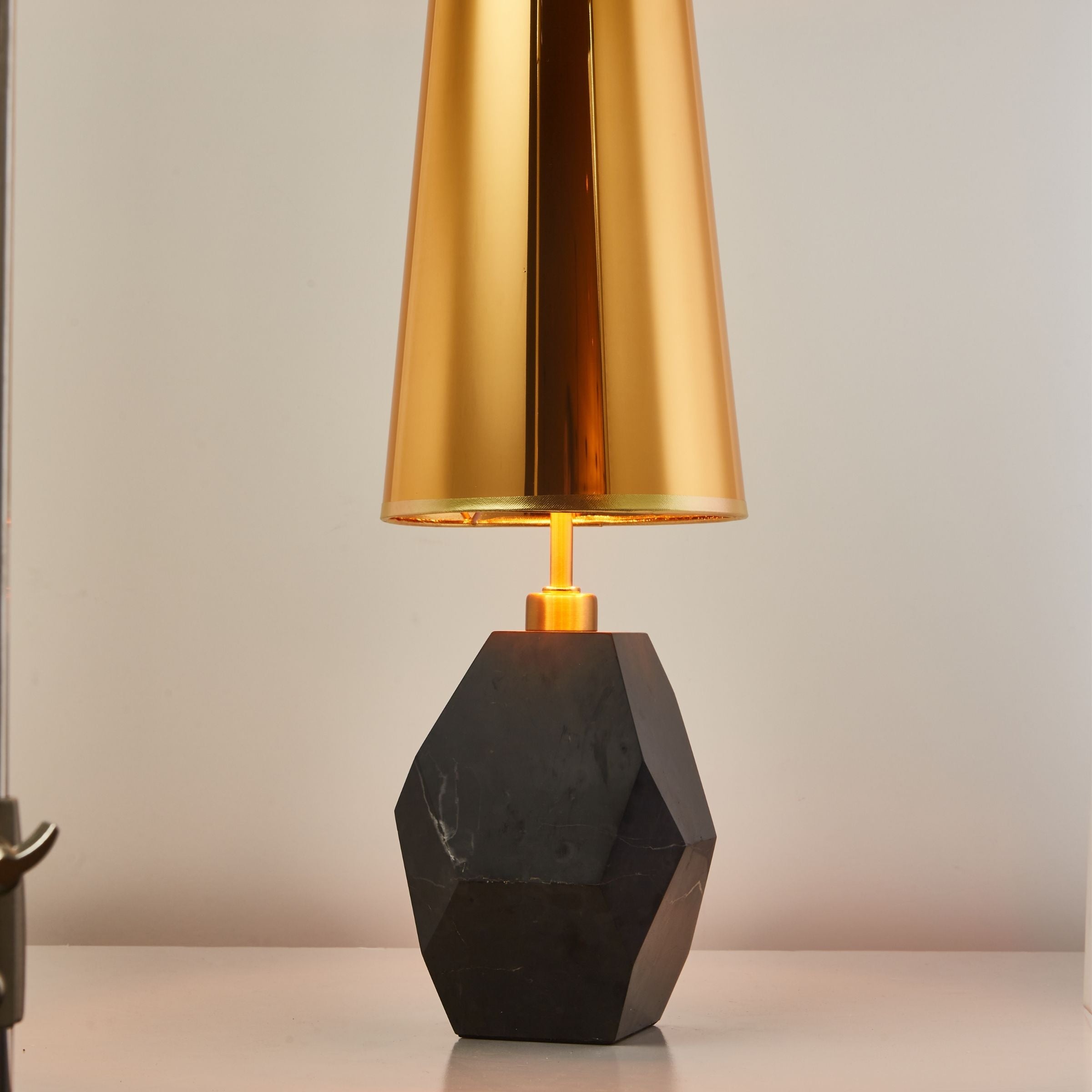 Soul Black Marble Table Lamp CY-LTD-1023-B -  Desk\table Lamps | مصباح طاولة من الرخام الأسود الروح - ebarza Furniture UAE | Shop Modern Furniture in Abu Dhabi & Dubai - مفروشات ايبازرا في الامارات | تسوق اثاث عصري وديكورات مميزة في دبي وابوظبي