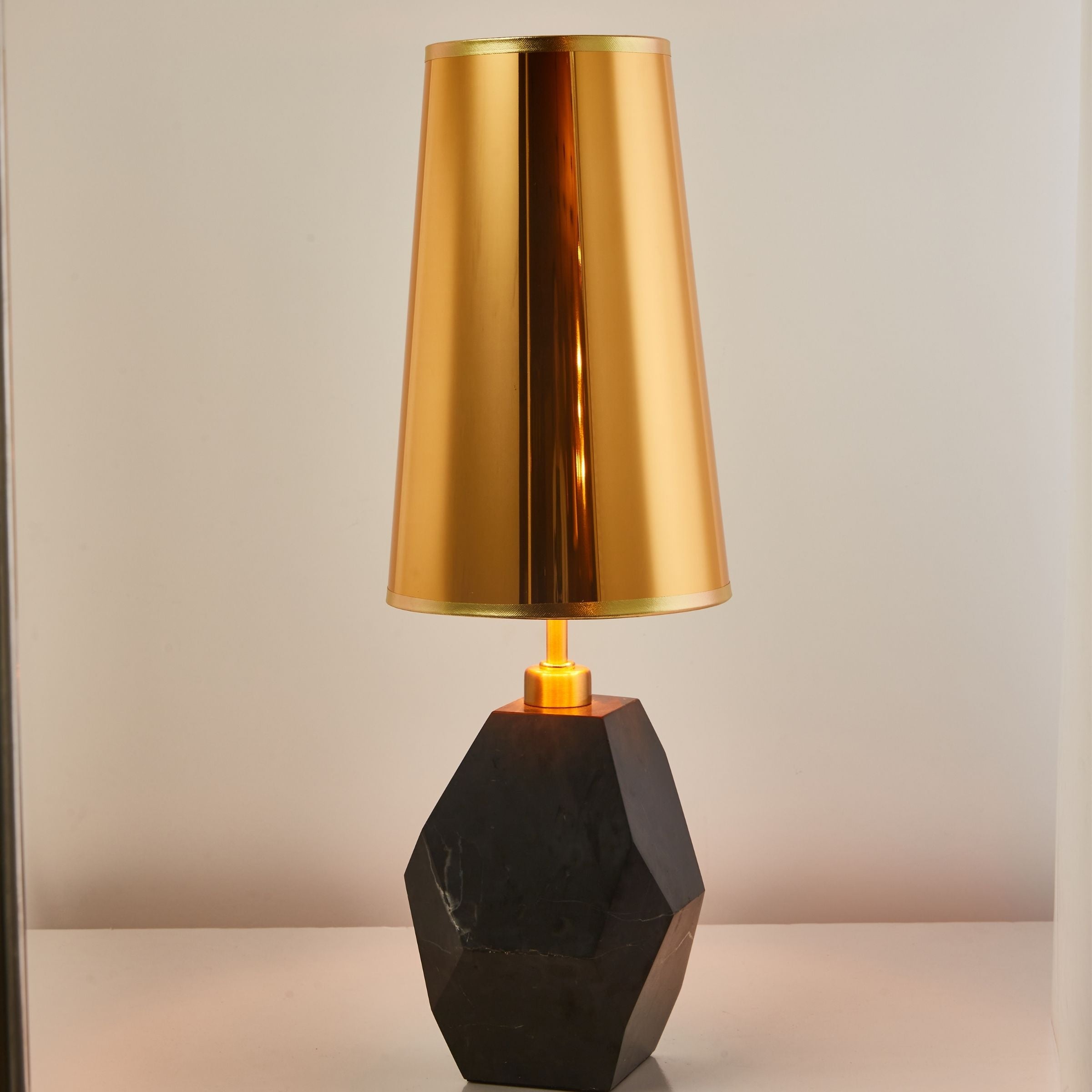 Soul Black Marble Table Lamp CY-LTD-1023-B -  Desk\table Lamps | مصباح طاولة من الرخام الأسود الروح - ebarza Furniture UAE | Shop Modern Furniture in Abu Dhabi & Dubai - مفروشات ايبازرا في الامارات | تسوق اثاث عصري وديكورات مميزة في دبي وابوظبي