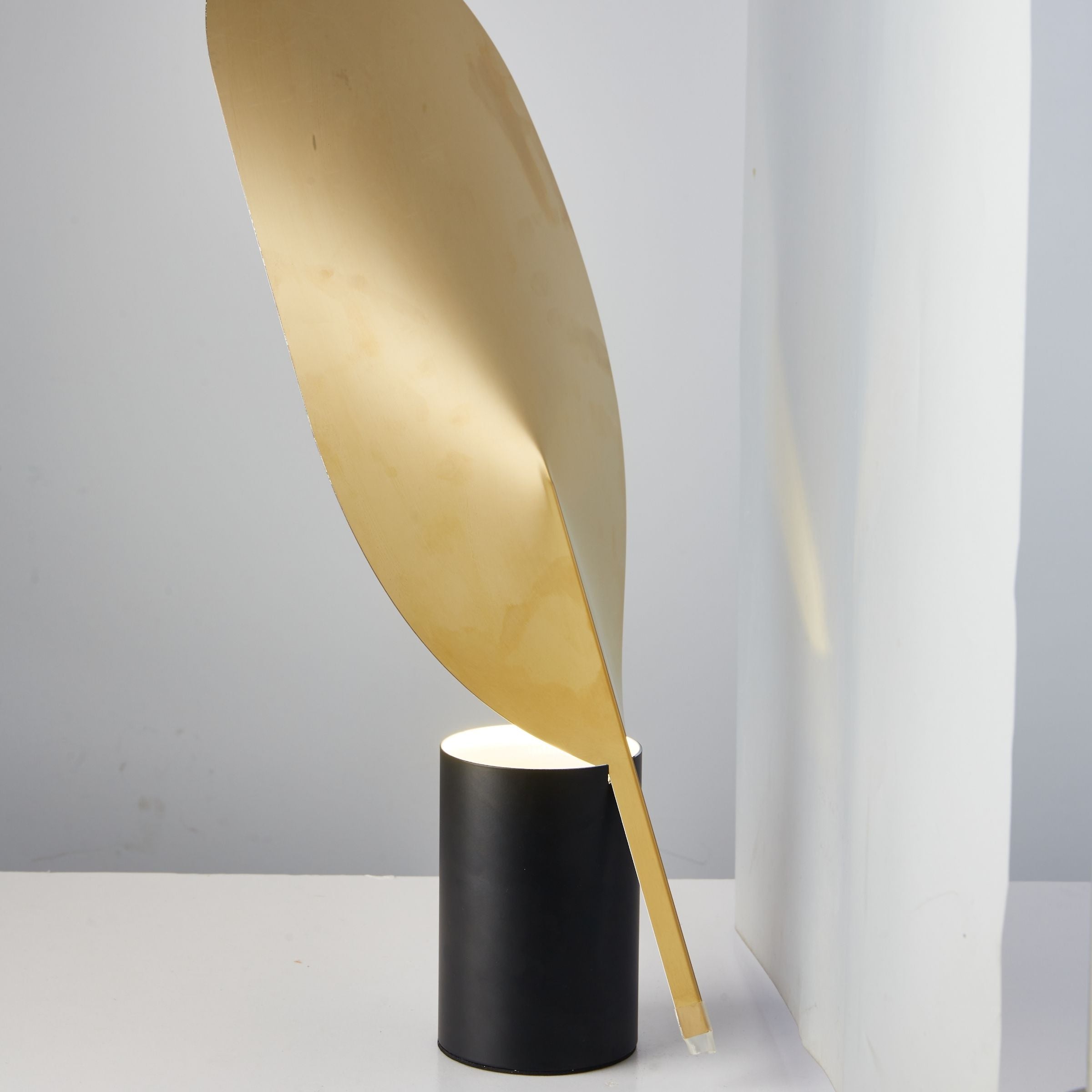 Leafshine Gold Table Lamp CY-LTD-1020-G -  Desk\table Lamps | مصباح طاولة ذهبي تألق أوراق الشجر - ebarza Furniture UAE | Shop Modern Furniture in Abu Dhabi & Dubai - مفروشات ايبازرا في الامارات | تسوق اثاث عصري وديكورات مميزة في دبي وابوظبي