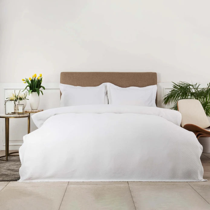 Karaca Home White Collection Freya White Embroidered Percale Double Duvet Cover Set 200.20.01.0100 -  Bedding | مجموعة كاراجا هوم وايت طقم غطاء لحاف مزدوج مطرز برسيل أبيض فريا - ebarza Furniture UAE | Shop Modern Furniture in Abu Dhabi & Dubai - مفروشات ايبازرا في الامارات | تسوق اثاث عصري وديكورات مميزة في دبي وابوظبي