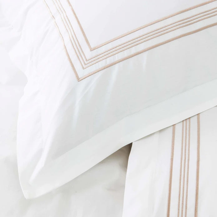 Karaca Home White Collection Freya White Embroidered Percale Double Duvet Cover Set 200.20.01.0100 -  Bedding | مجموعة كاراجا هوم وايت طقم غطاء لحاف مزدوج مطرز برسيل أبيض فريا - ebarza Furniture UAE | Shop Modern Furniture in Abu Dhabi & Dubai - مفروشات ايبازرا في الامارات | تسوق اثاث عصري وديكورات مميزة في دبي وابوظبي