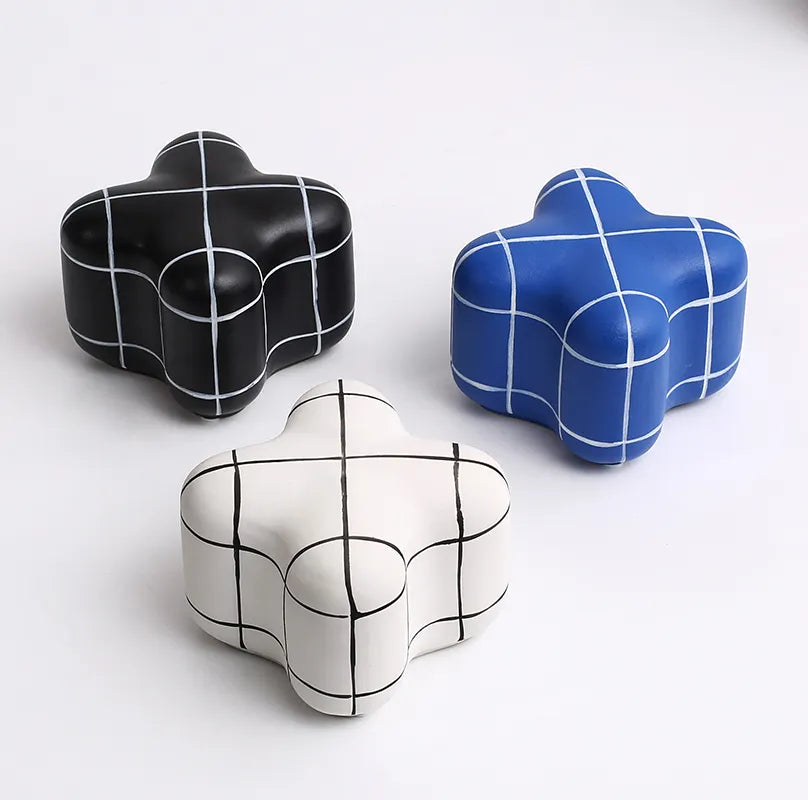 White Line Geometry Ornament-A Fa-D21098A -  Home Decor Figurines | ديكور هندسي أبيض بالخط الاسود - ebarza Furniture UAE | Shop Modern Furniture in Abu Dhabi & Dubai - مفروشات ايبازرا في الامارات | تسوق اثاث عصري وديكورات مميزة في دبي وابوظبي