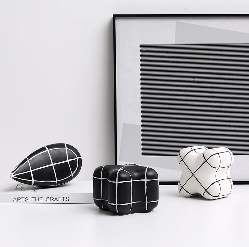 Black Line Square Ornament-B Fa-D21097C -  Home Decor Figurines | ديكور مربعة الخط سوداء - ebarza Furniture UAE | Shop Modern Furniture in Abu Dhabi & Dubai - مفروشات ايبازرا في الامارات | تسوق اثاث عصري وديكورات مميزة في دبي وابوظبي