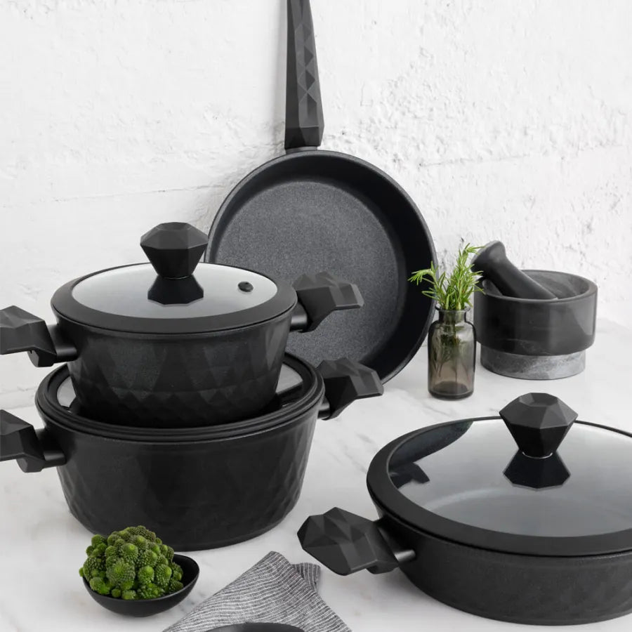 Karaca Bio Diamond Antibacterial 7 Piece Cookware Set With Handle And Induction Base 153.03.08.0429 -  Cookware Sets | طقم أواني طهي كاراجا بيو دايموند مضاد للبكتيريا 7 قطع مع مقبض وقاعدة حث - ebarza Furniture UAE | Shop Modern Furniture in Abu Dhabi & Dubai - مفروشات ايبازرا في الامارات | تسوق اثاث عصري وديكورات مميزة في دبي وابوظبي