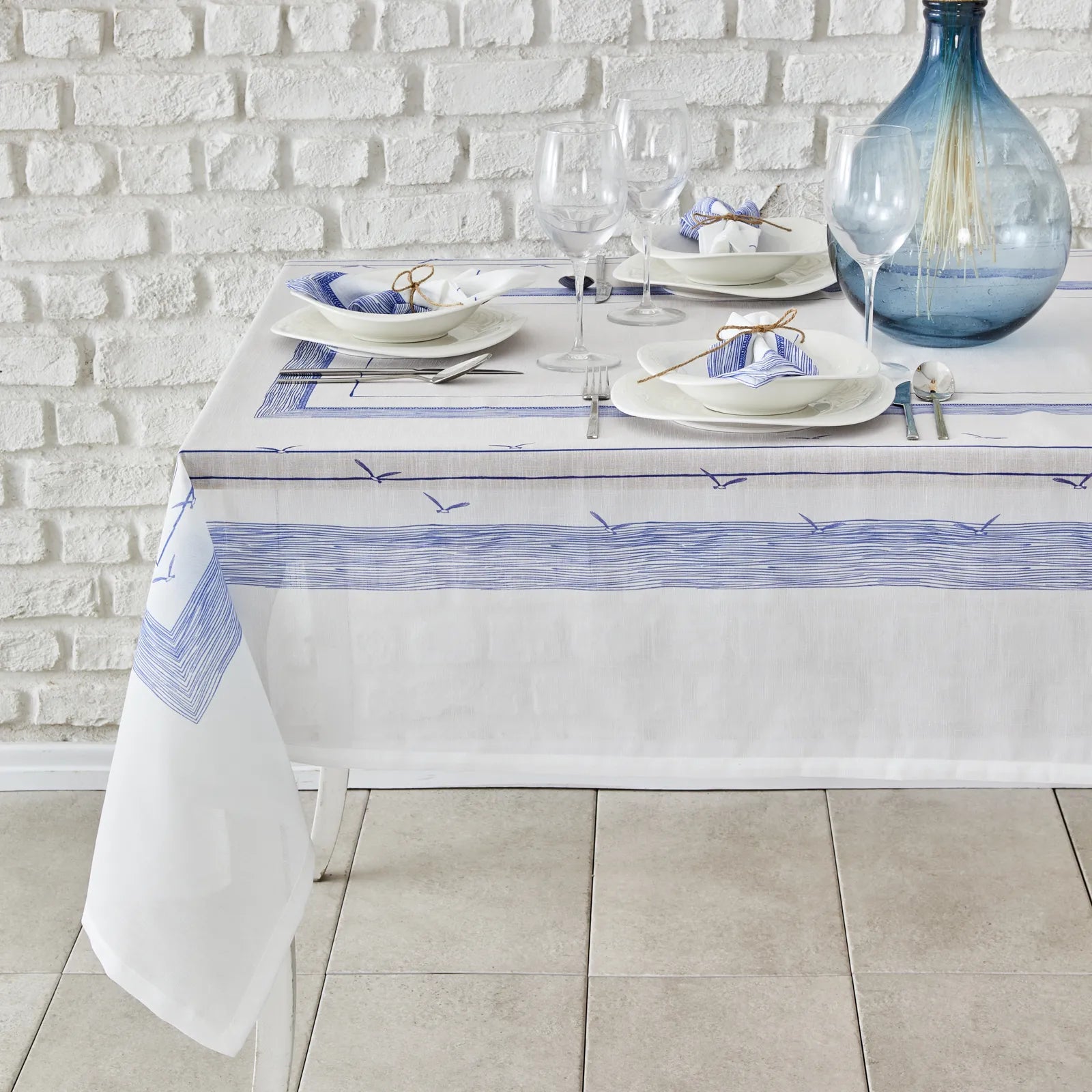 Karaca Home Aşkı İstanbul Blue Table Cloth Set 200.19.01.0499 -  Napkins | كاراجا هوم أشكي اسطنبول طقم مفرش طاولة أزرق - ebarza Furniture UAE | Shop Modern Furniture in Abu Dhabi & Dubai - مفروشات ايبازرا في الامارات | تسوق اثاث عصري وديكورات مميزة في دبي وابوظبي