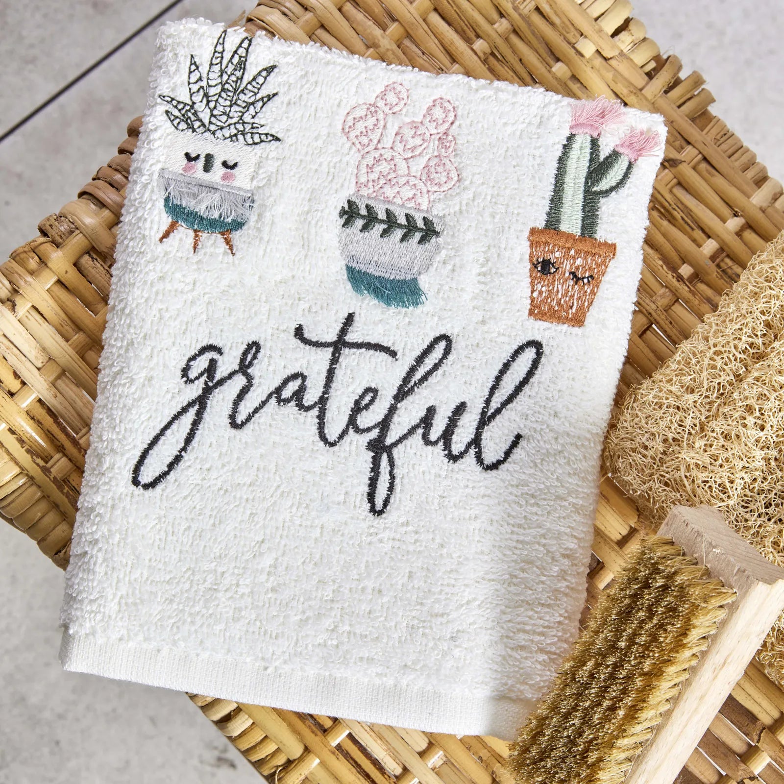 Karaca Home Cactus Embroidered Towel 30X50 Cm 200.19.01.0298 -  Towels | منشفة مطرزة الصبار من كاراجا هوم 30 × 50 سم - ebarza Furniture UAE | Shop Modern Furniture in Abu Dhabi & Dubai - مفروشات ايبازرا في الامارات | تسوق اثاث عصري وديكورات مميزة في دبي وابوظبي