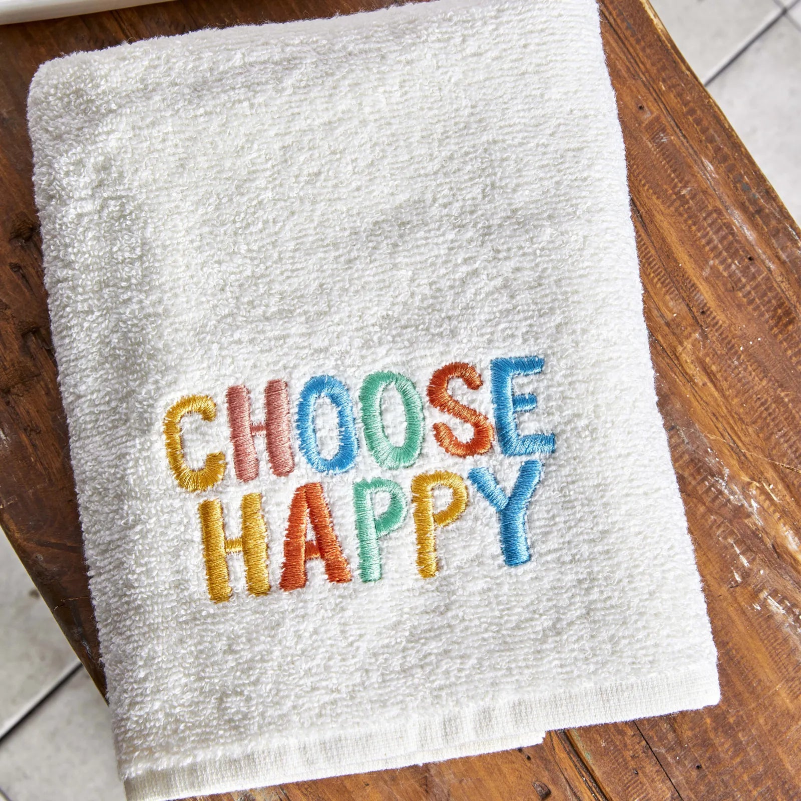 Karaca Home Choose Happy Embroidered Towel 50X90 Cm 200.19.01.0324 -  Towels | كاراجا هوم فوطة مطرزة "اختار السعادة" 50 × 90 سم - ebarza Furniture UAE | Shop Modern Furniture in Abu Dhabi & Dubai - مفروشات ايبازرا في الامارات | تسوق اثاث عصري وديكورات مميزة في دبي وابوظبي